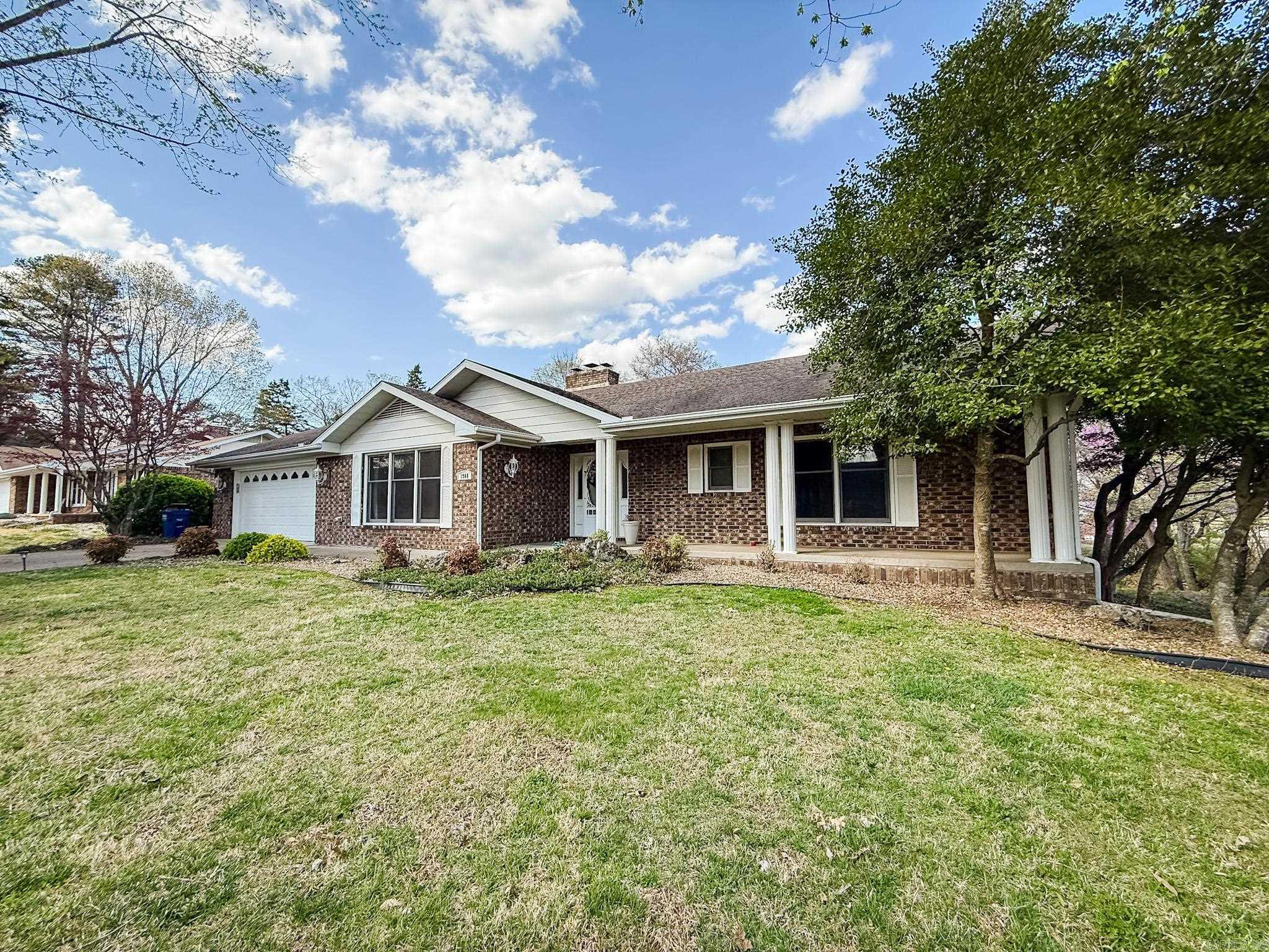 1908  Honeysuckle Drive  Mountain Home, AR