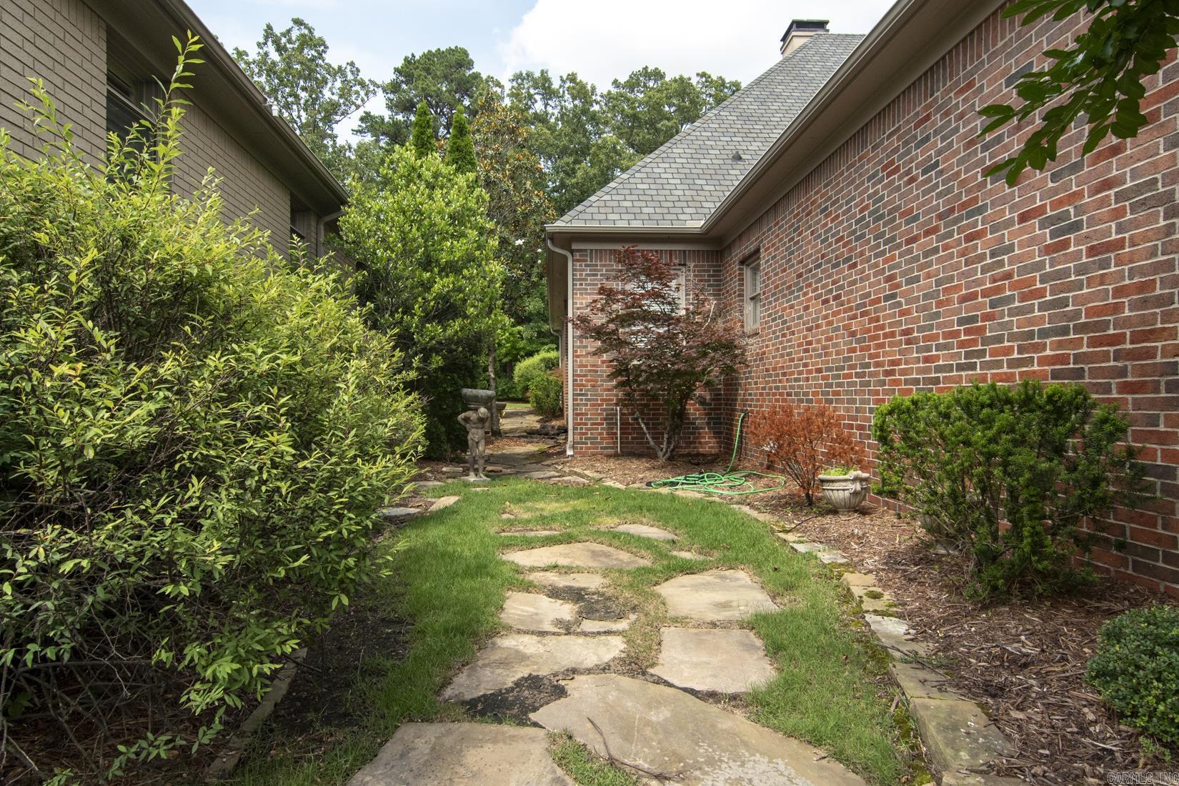 61  QUERCUS CIRCLE  Little Rock, AR