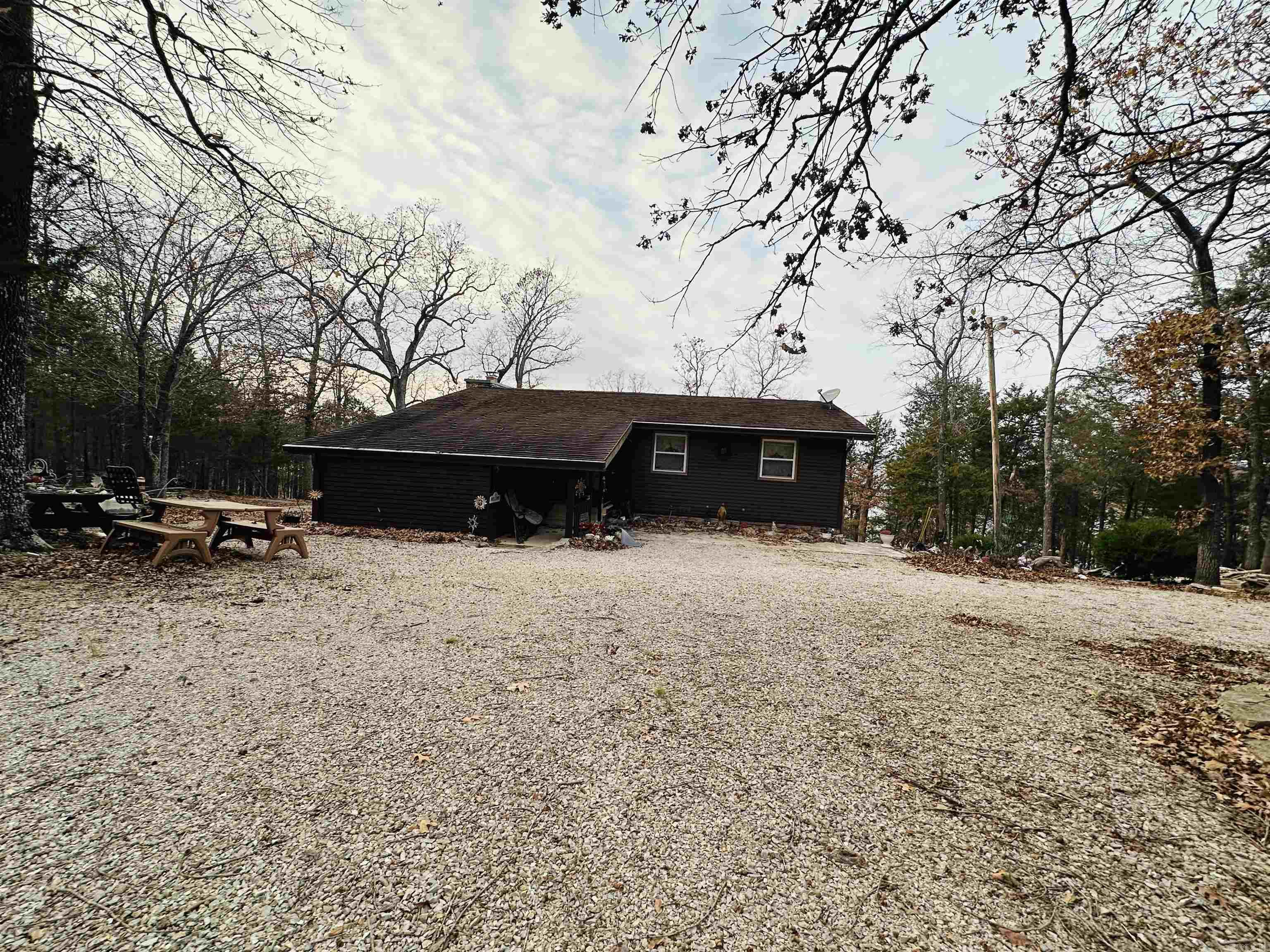 1535  MC 142  Oakland, AR
