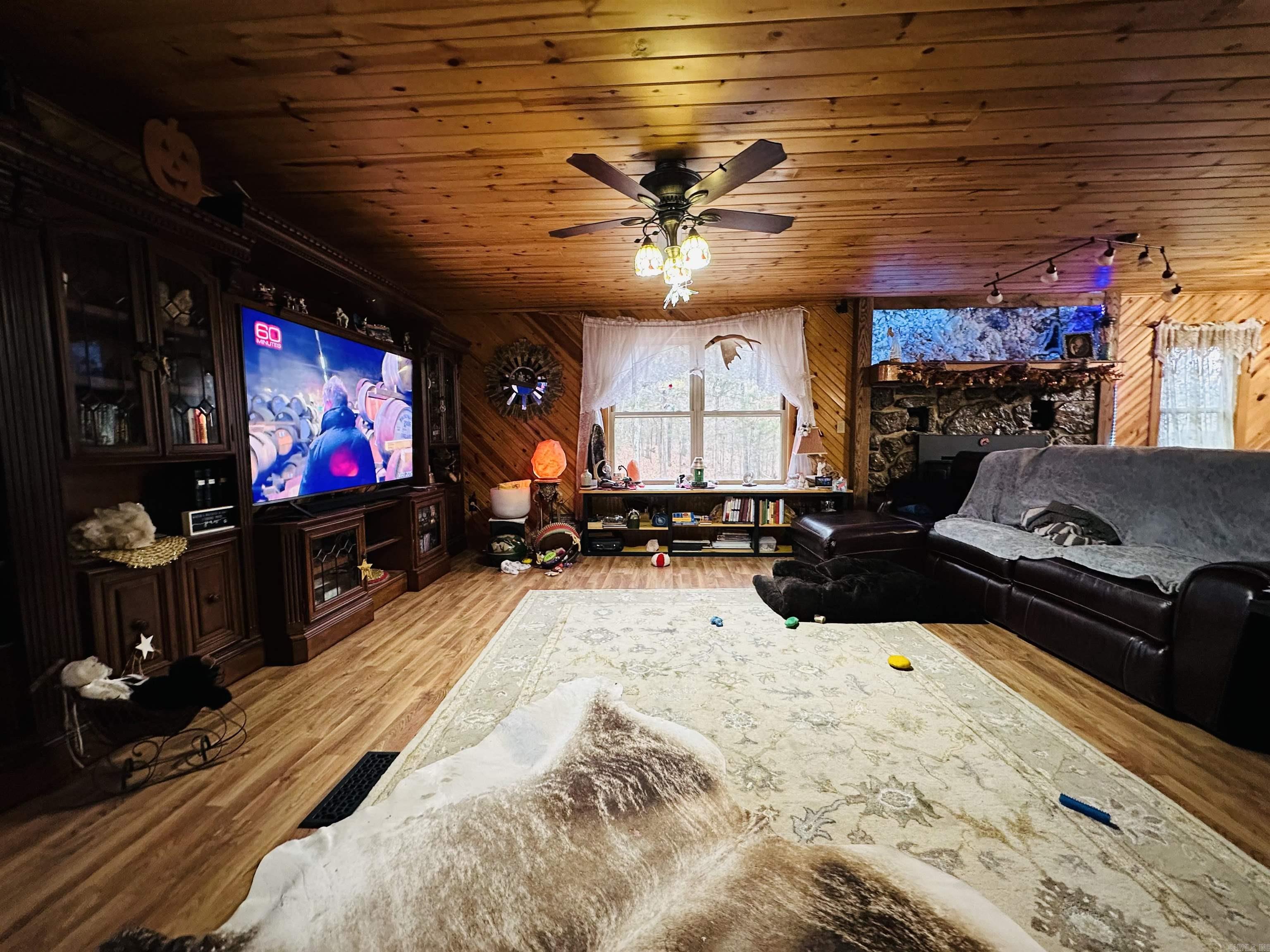 1535  MC 142  Oakland, AR