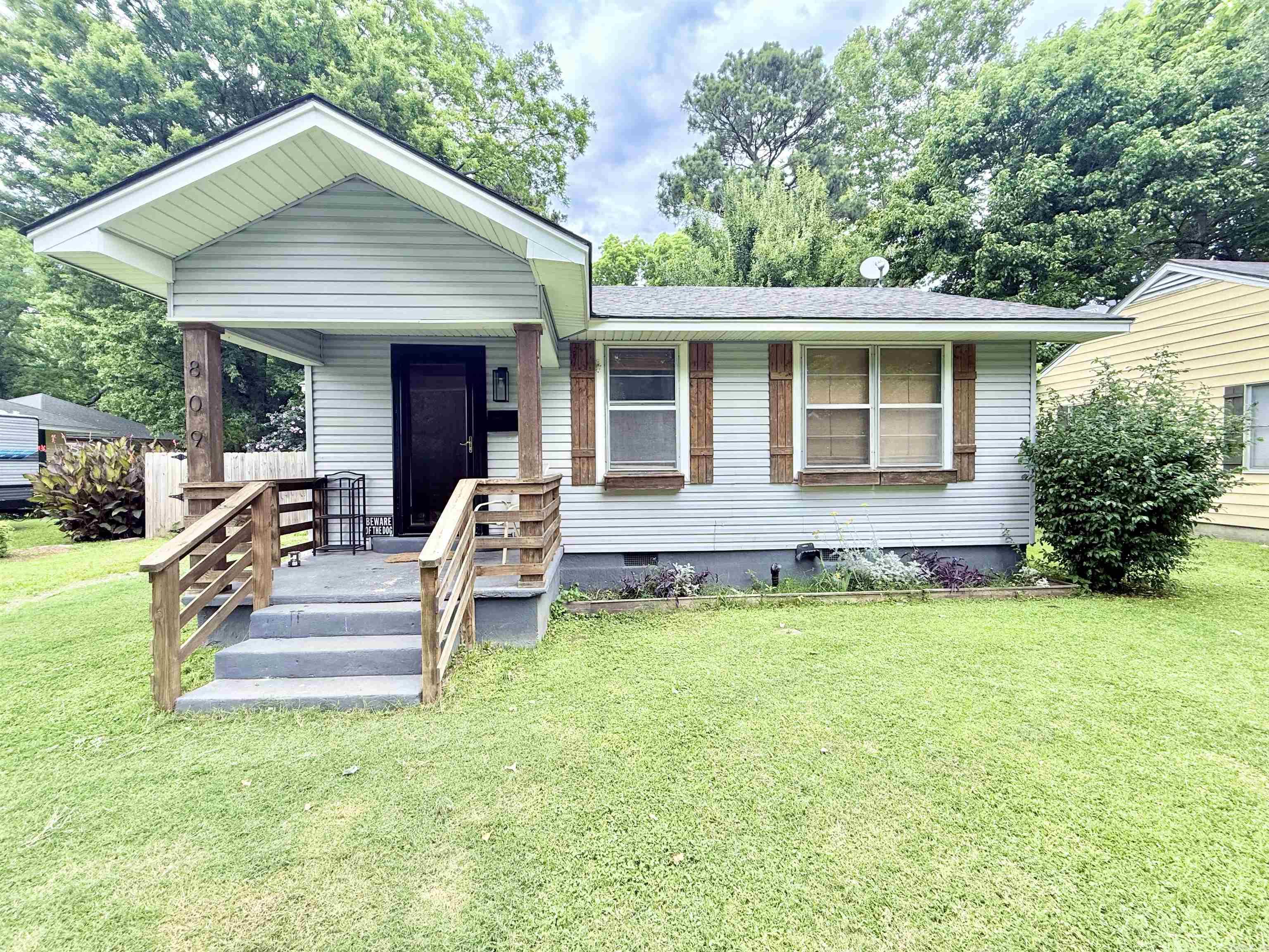 809  Morris  England, AR