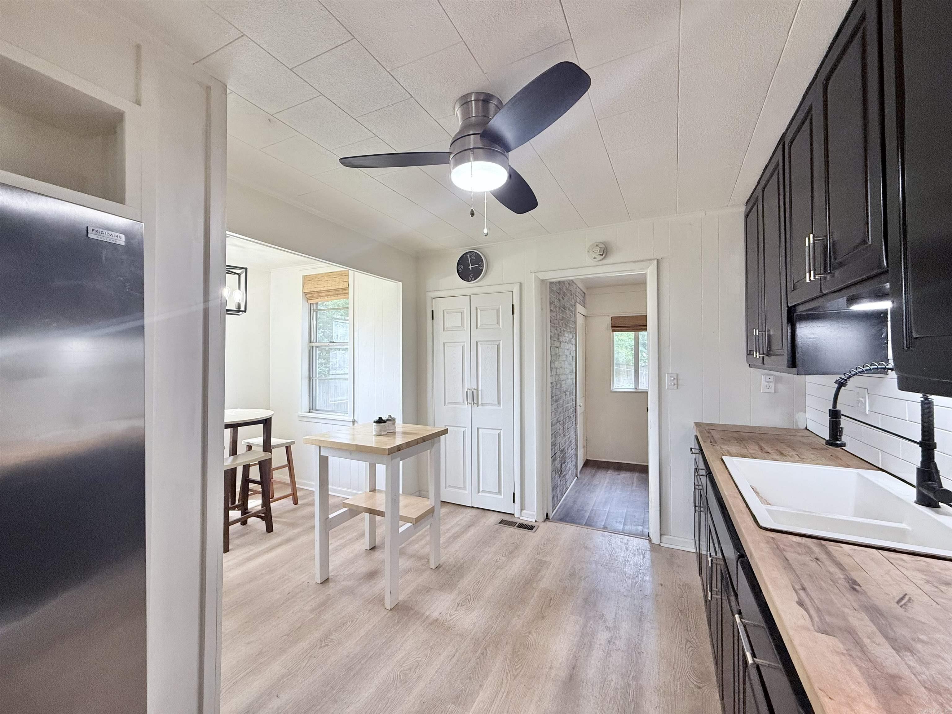 809  Morris  England, AR