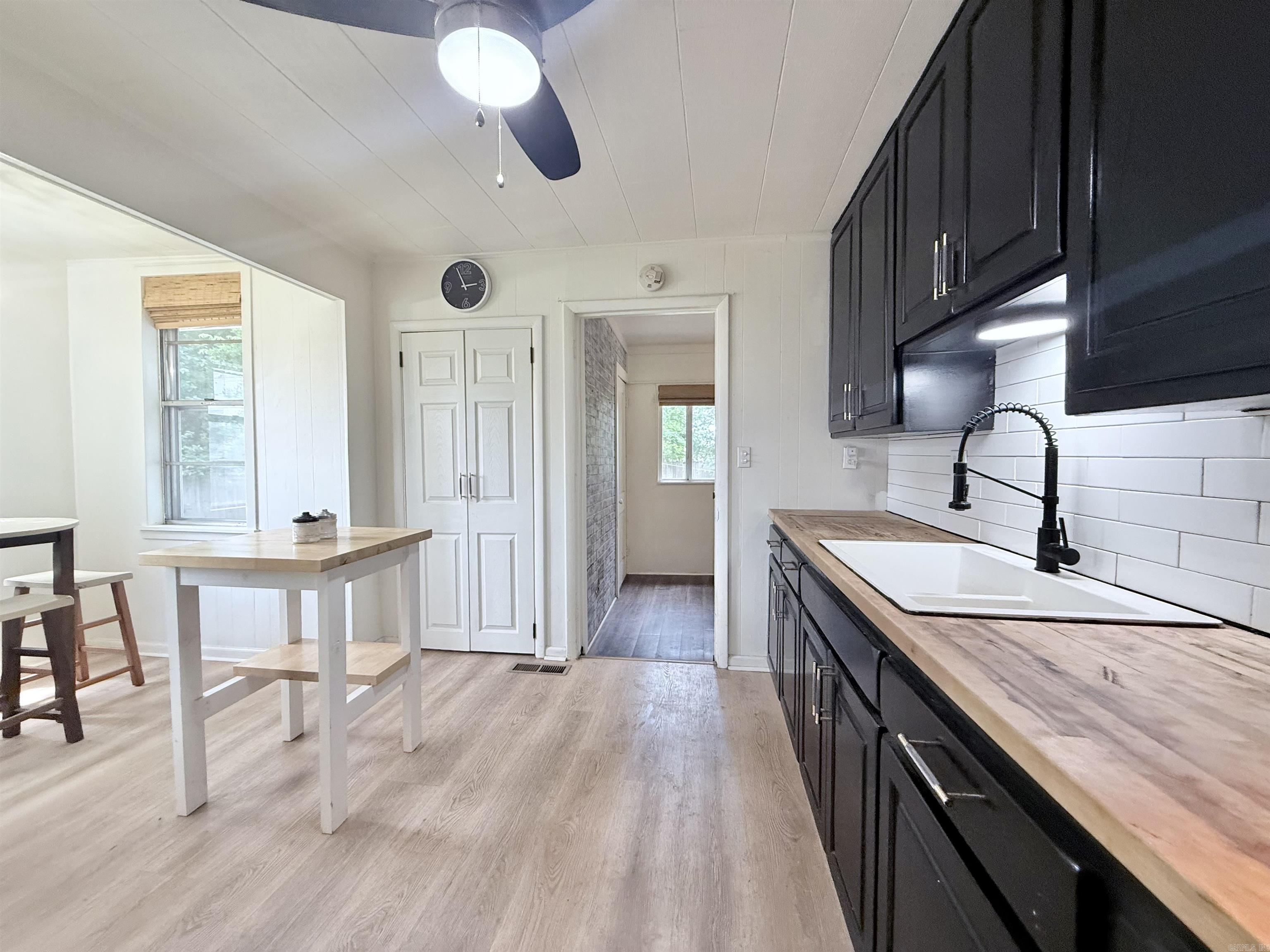 809  Morris  England, AR