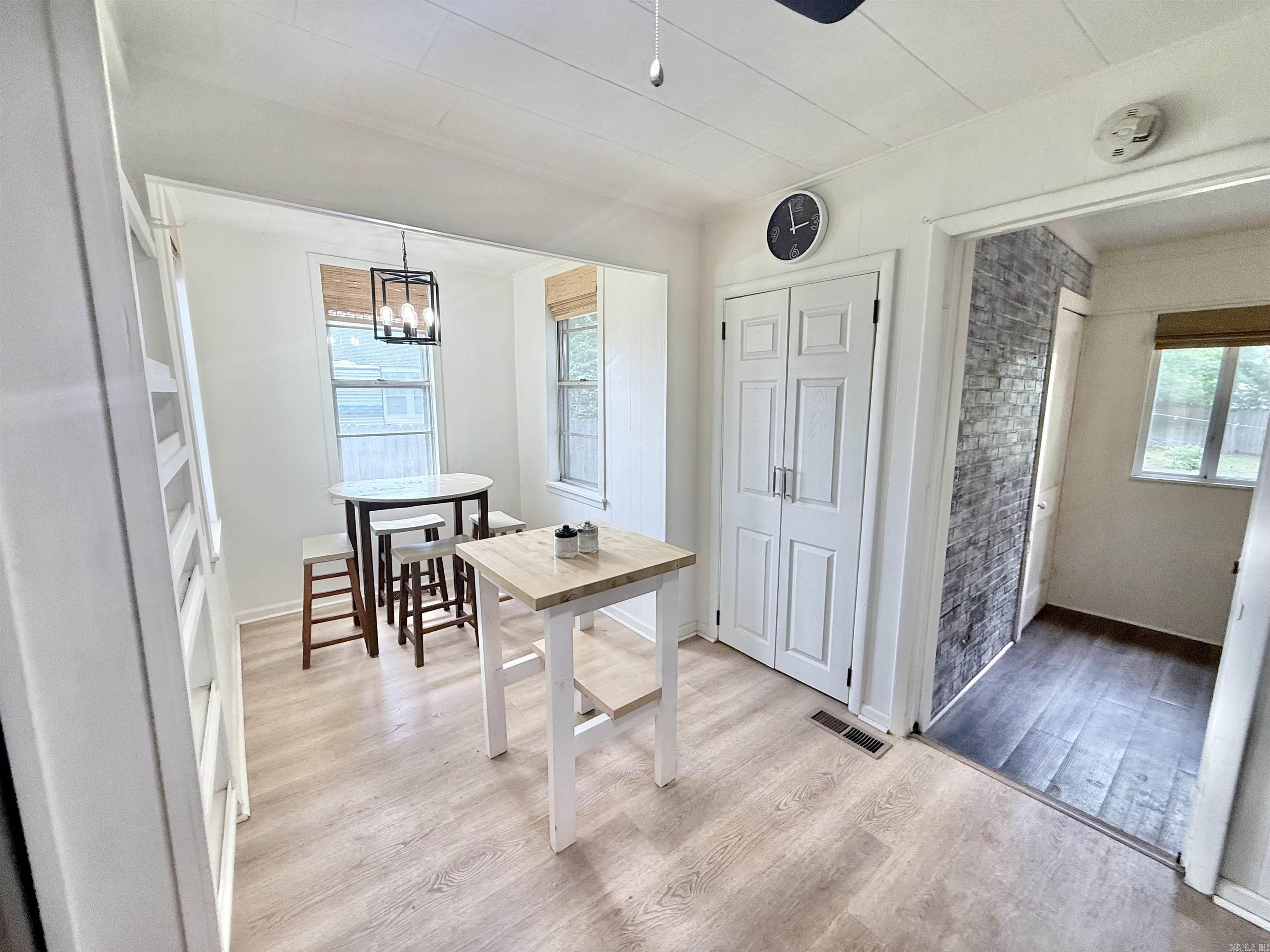 809  Morris  England, AR