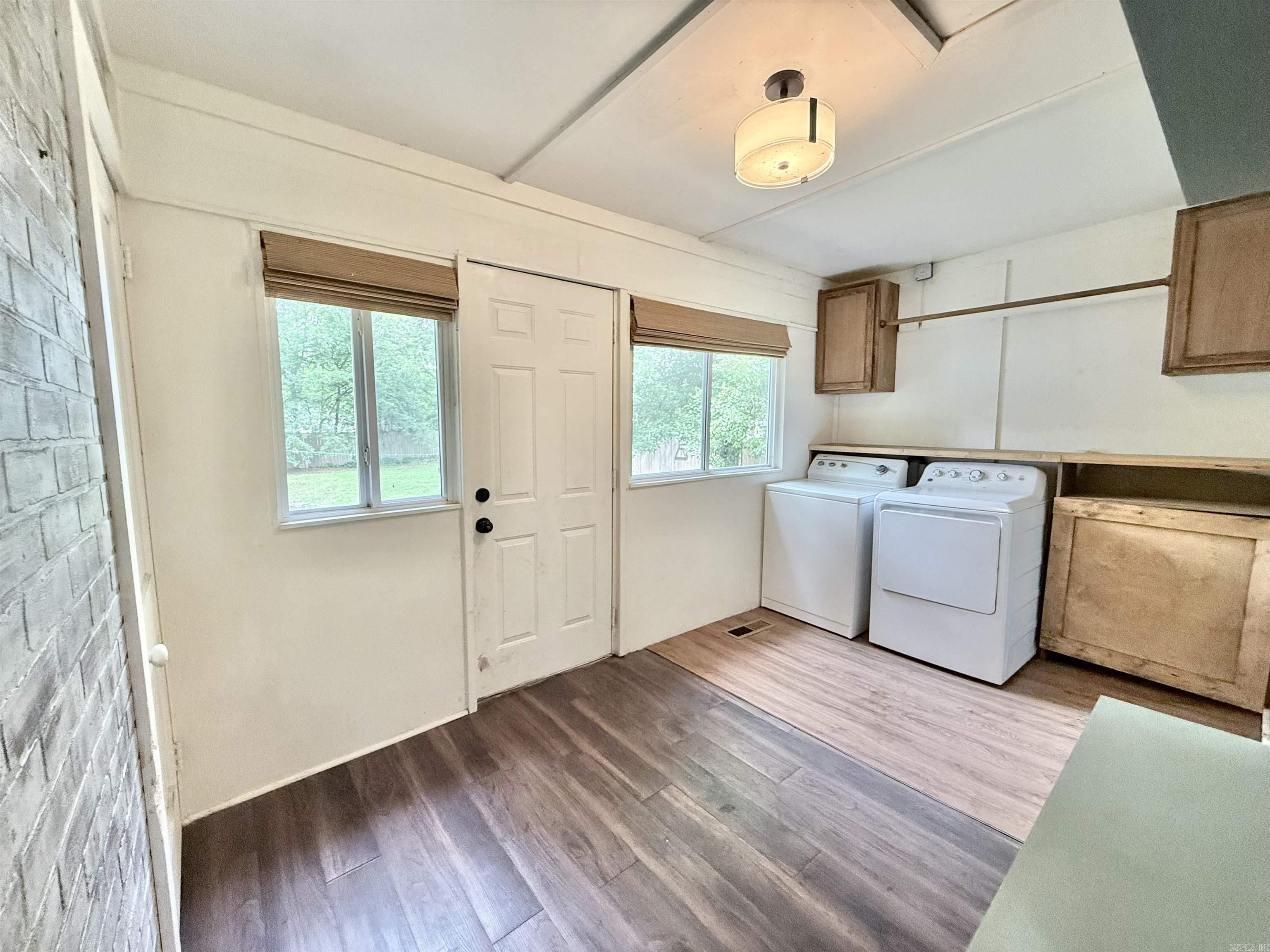809  Morris  England, AR