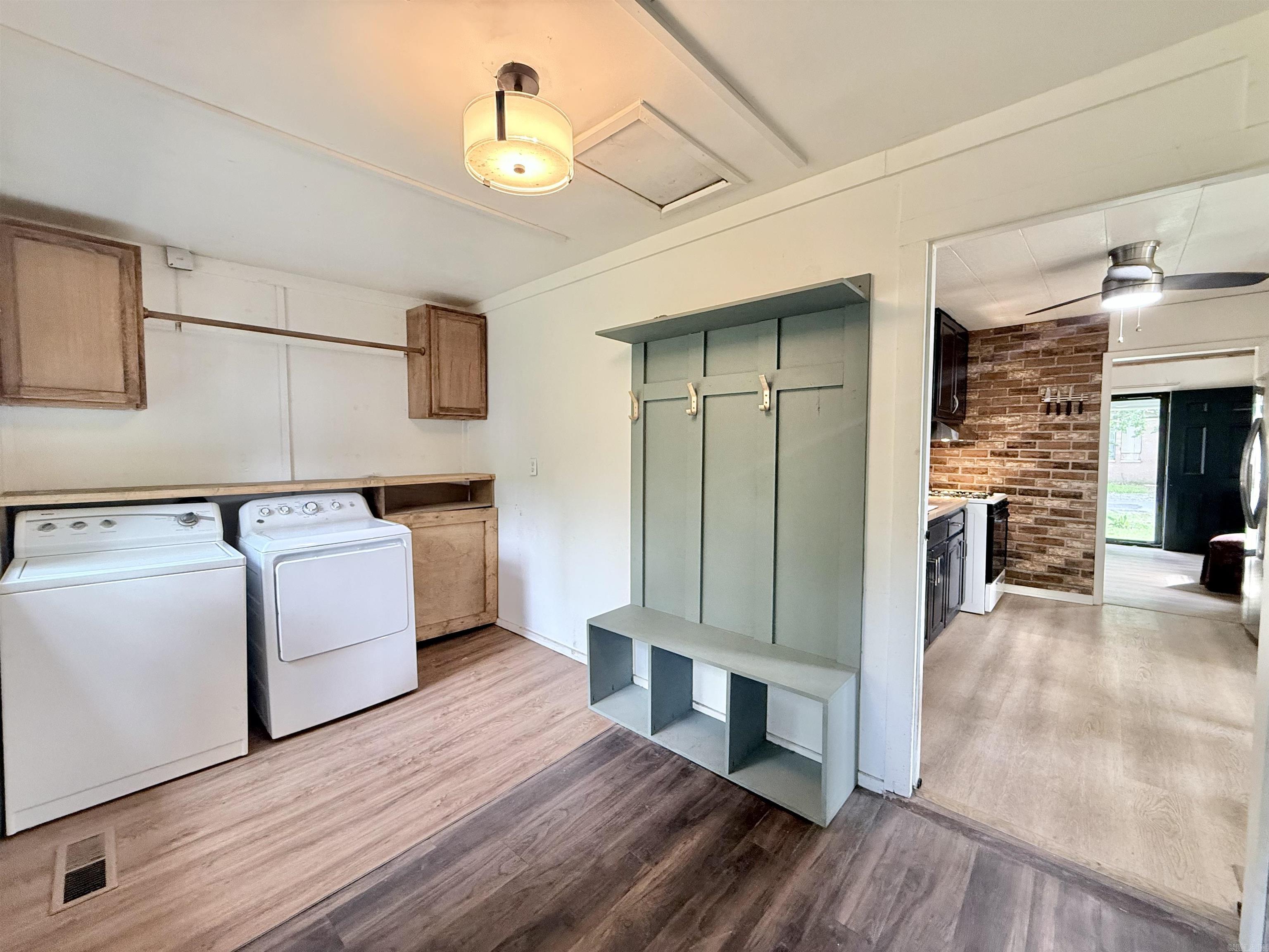 809  Morris  England, AR
