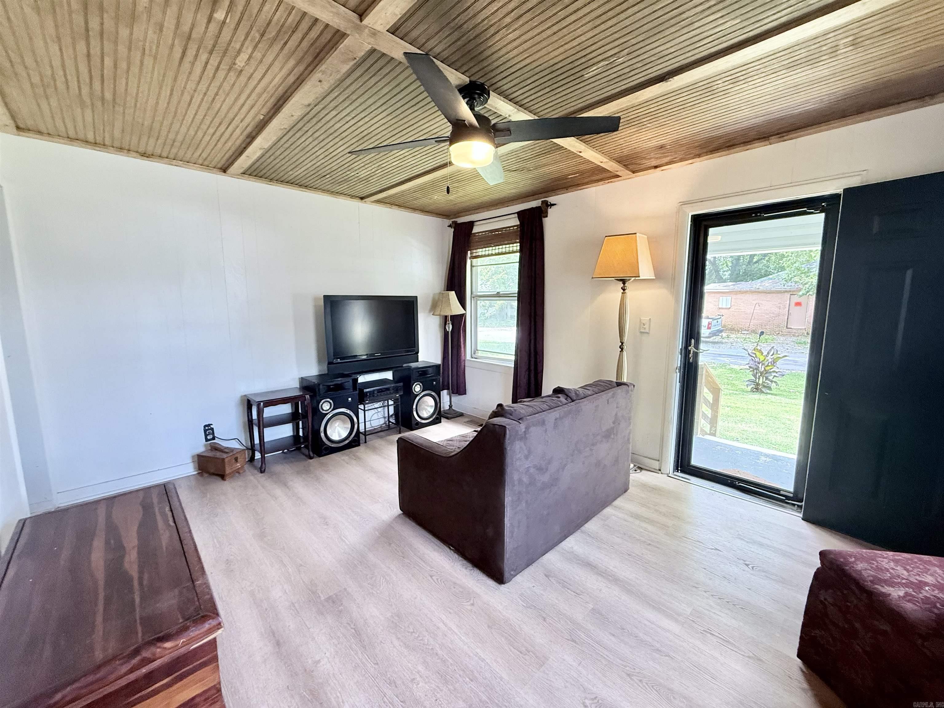 809  Morris  England, AR