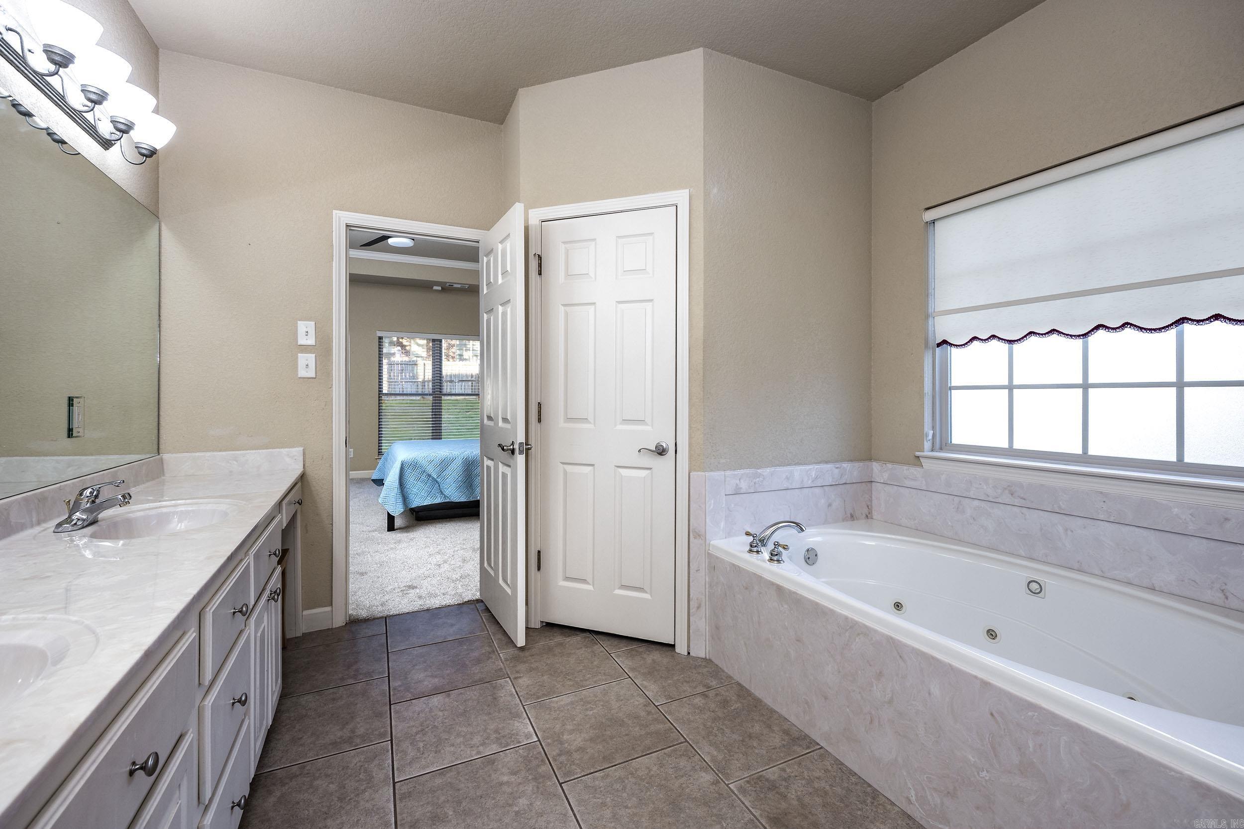 7512  Union Square  Benton, AR