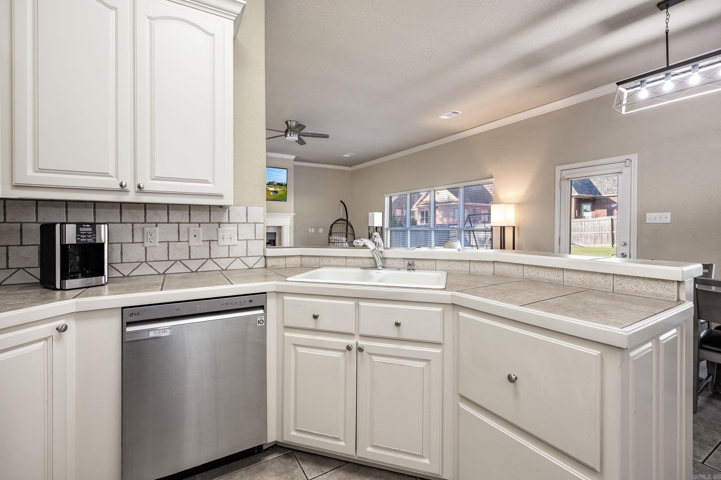 7512  Union Square  Benton, AR