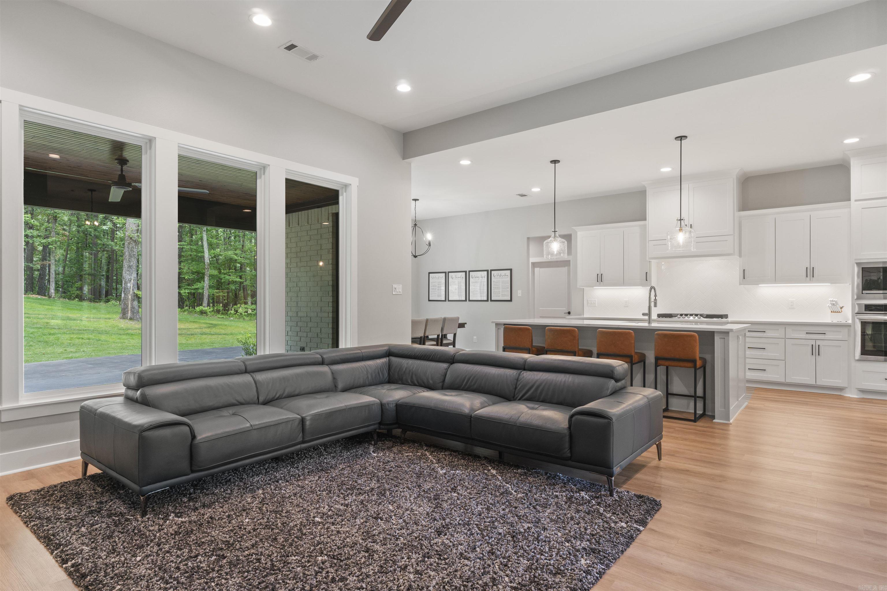 7056  Hannah  Benton, AR