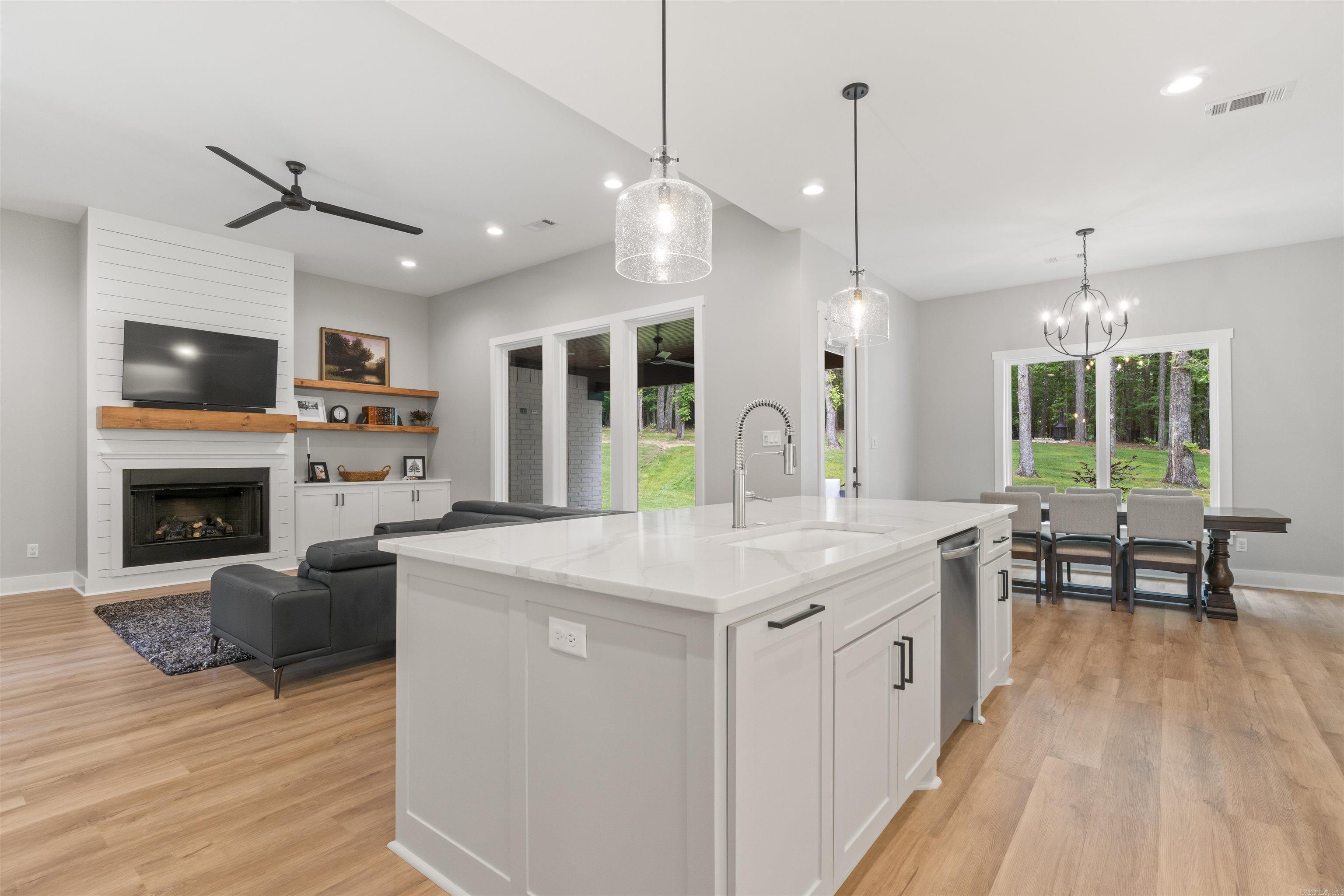 7056  Hannah  Benton, AR