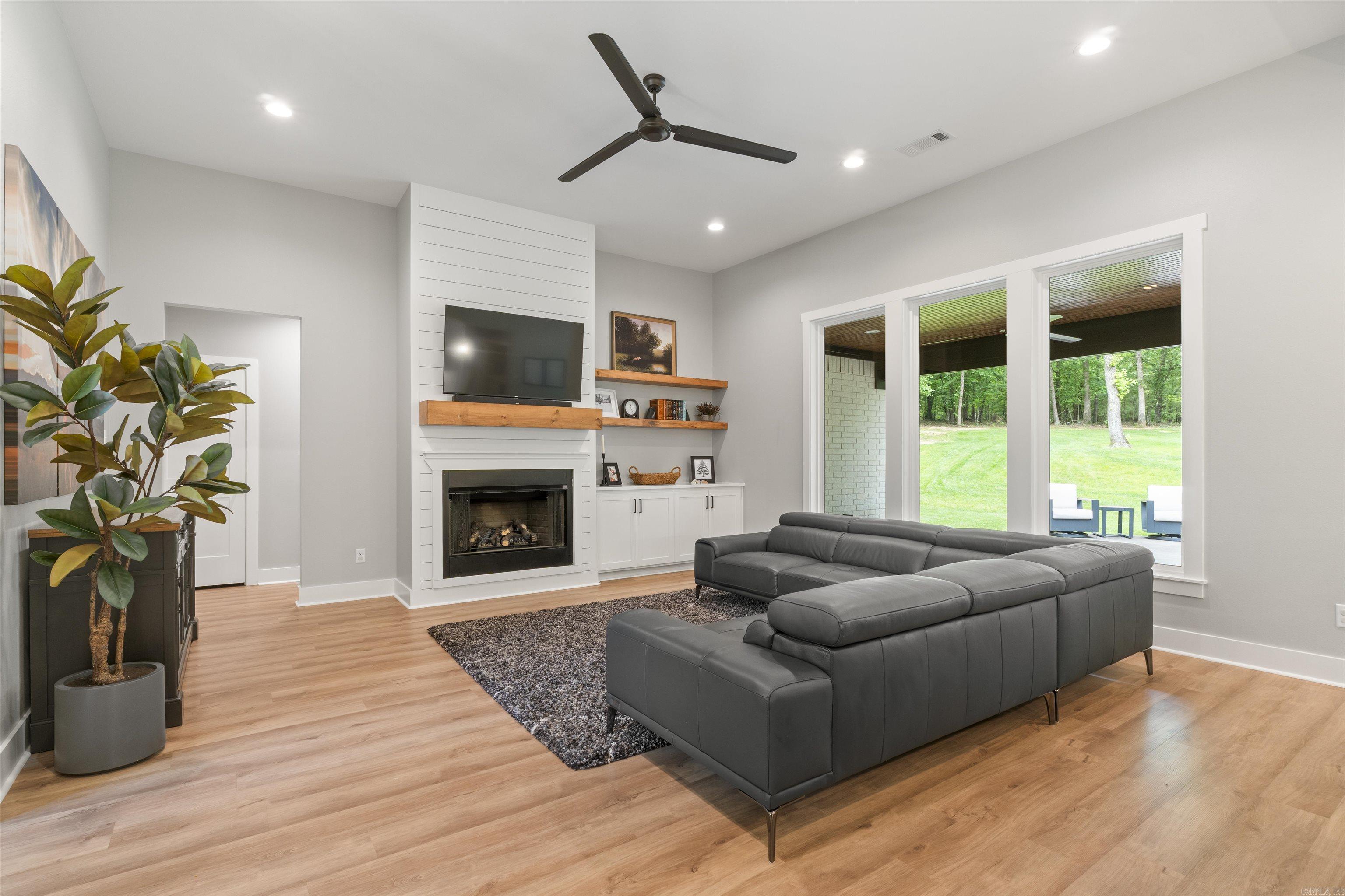 7056  Hannah  Benton, AR