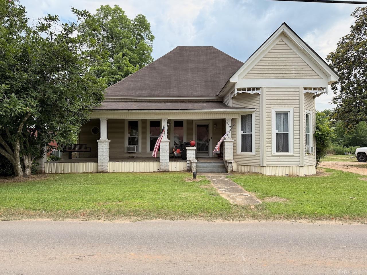 207 W Central  Warren, AR