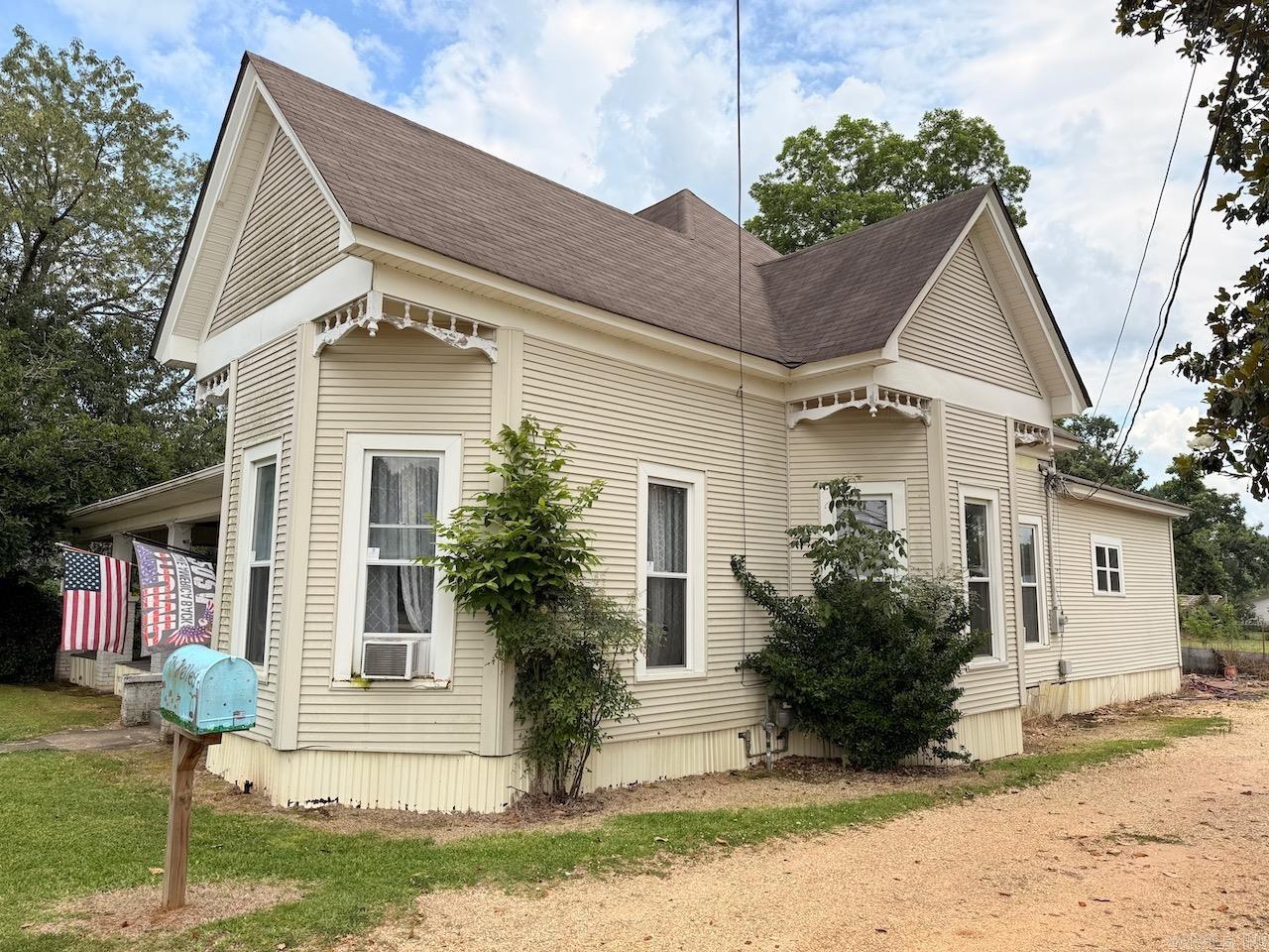 207 W Central  Warren, AR