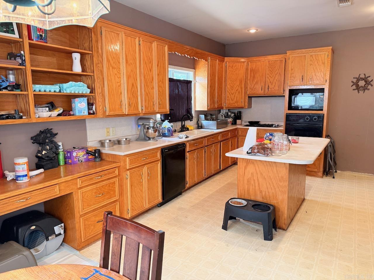 207 W Central  Warren, AR