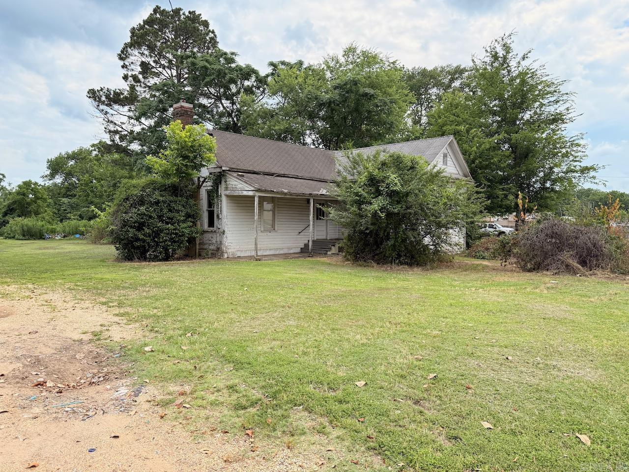 207 W Central  Warren, AR