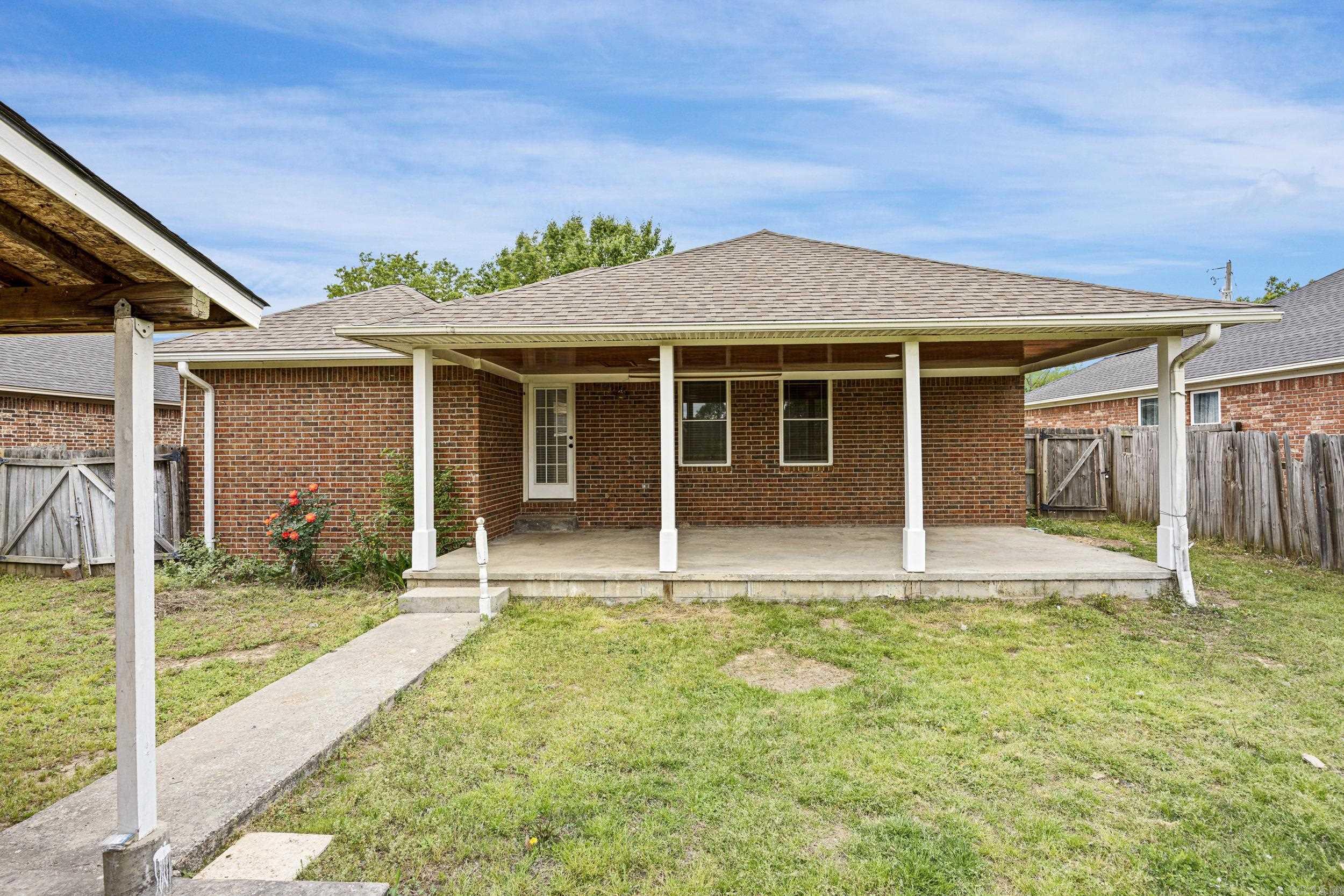 1311 S Pittsburg Ave  Russellville, AR