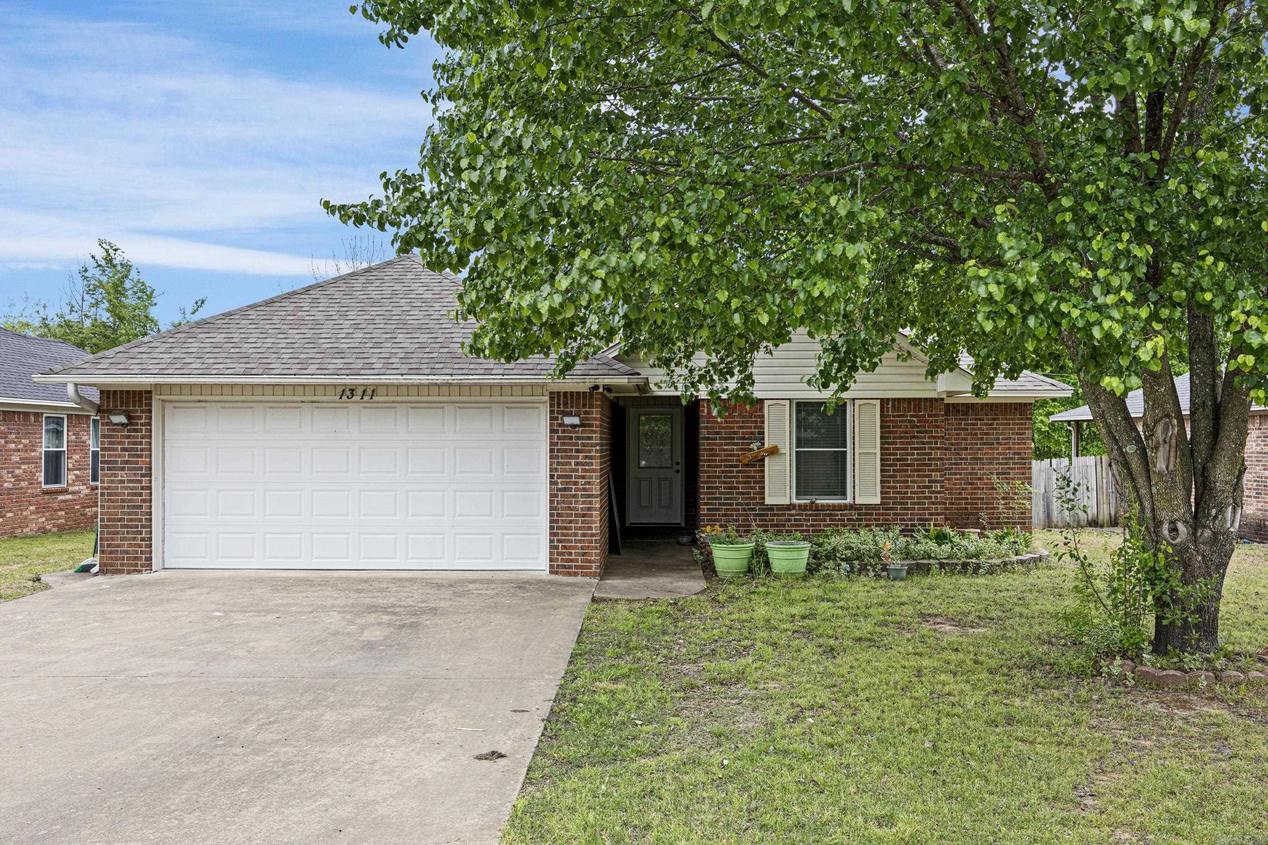1311 S Pittsburg Ave  Russellville, AR