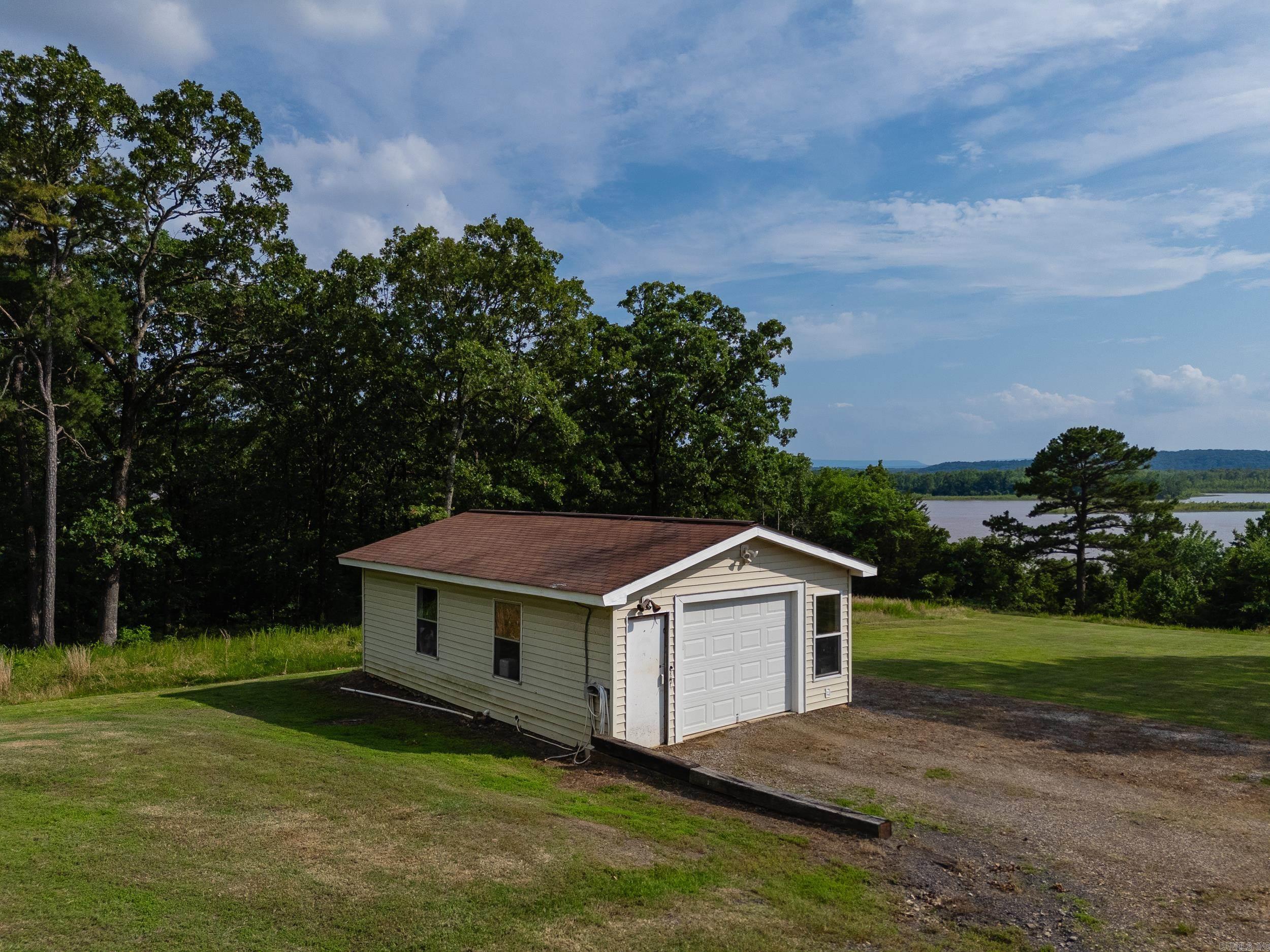 637  Riverpoint Rd  Clarksville, AR