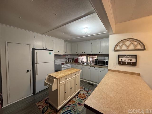 180  Salt Cave Dr.  Greers Ferry, AR