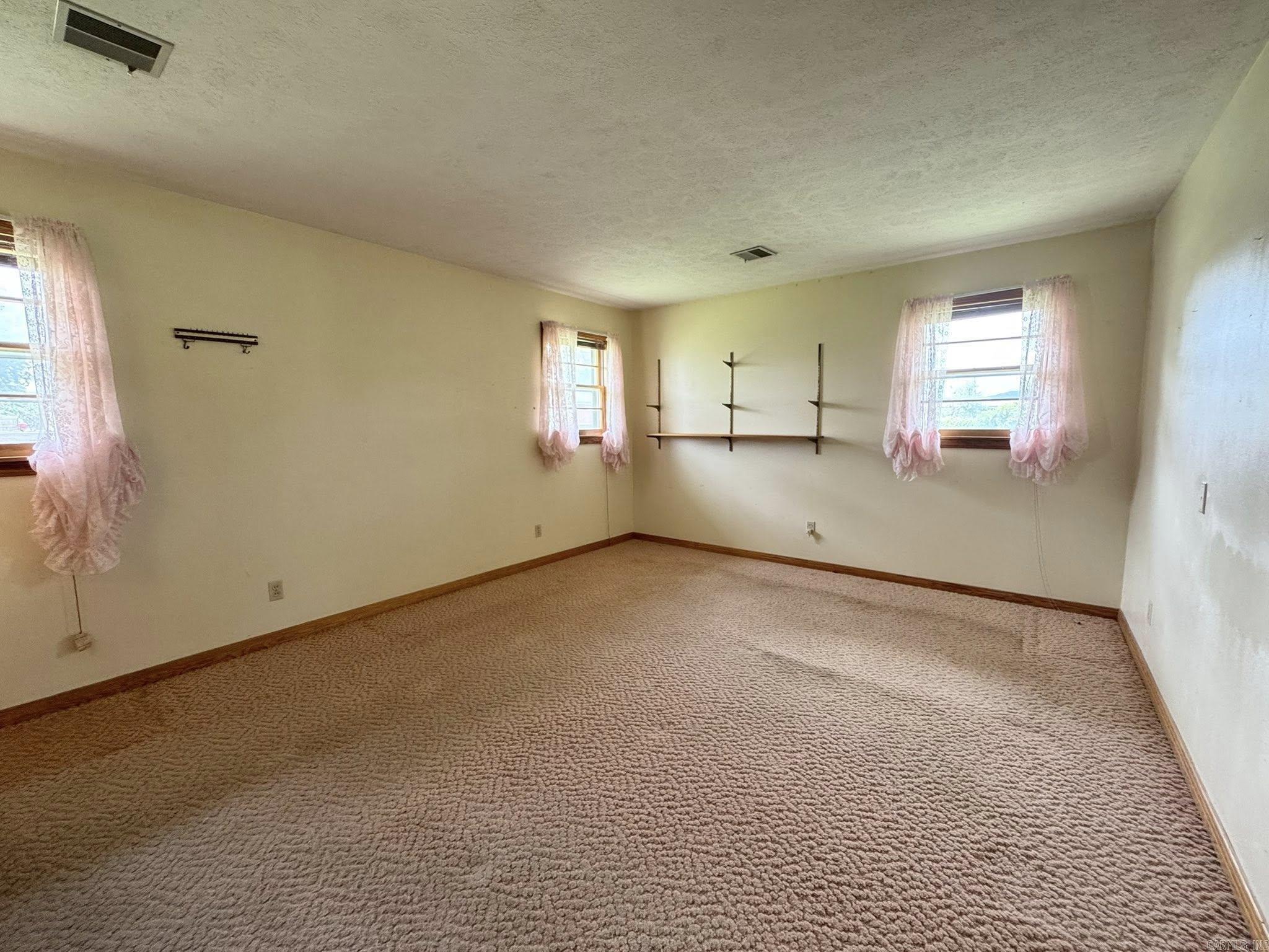 203 N Bayou  Mountain View, AR