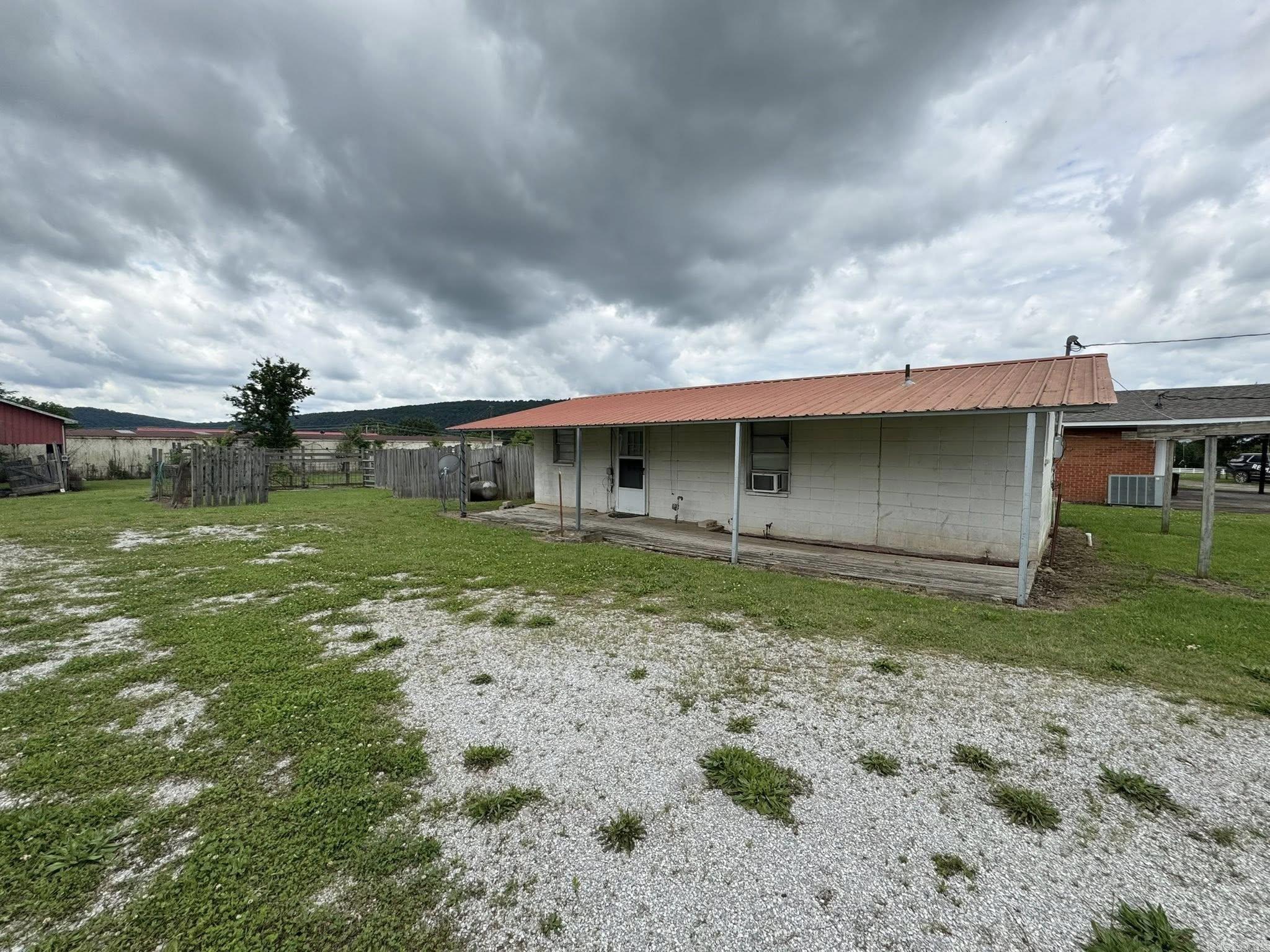 203 N Bayou  Mountain View, AR