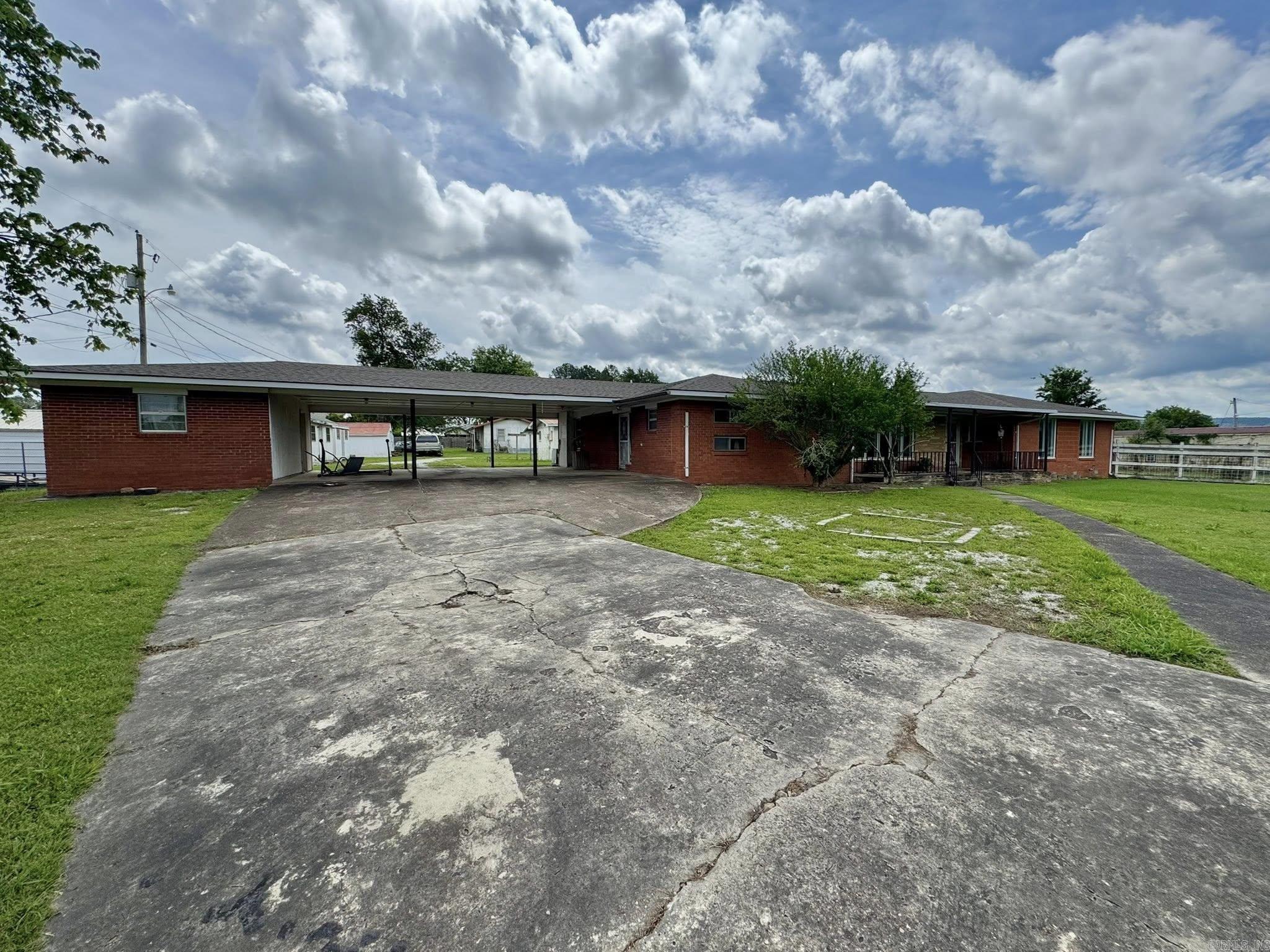 203 N Bayou  Mountain View, AR