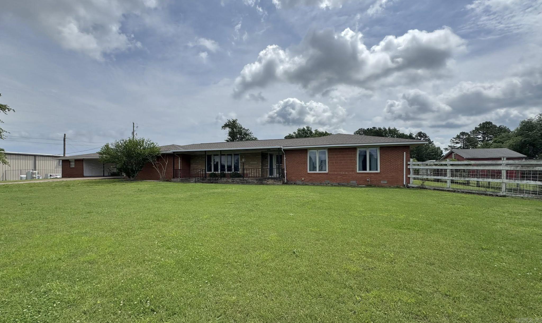 203 N Bayou  Mountain View, AR
