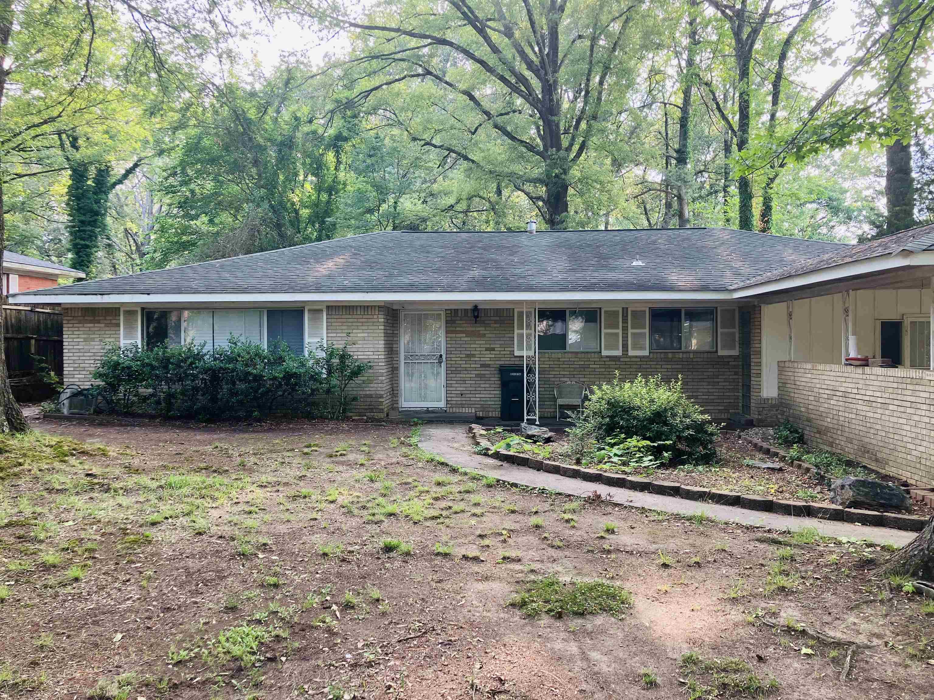 5006  Manor  Little Rock, AR