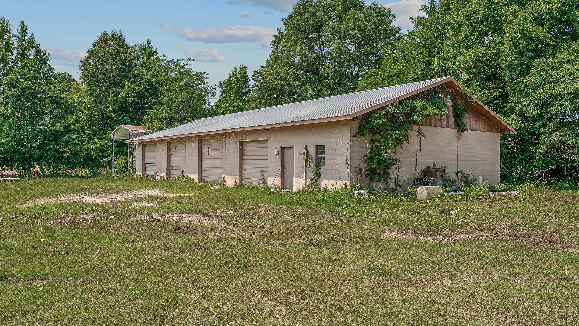 154 (shop) CR 761 Road  Brookland, AR