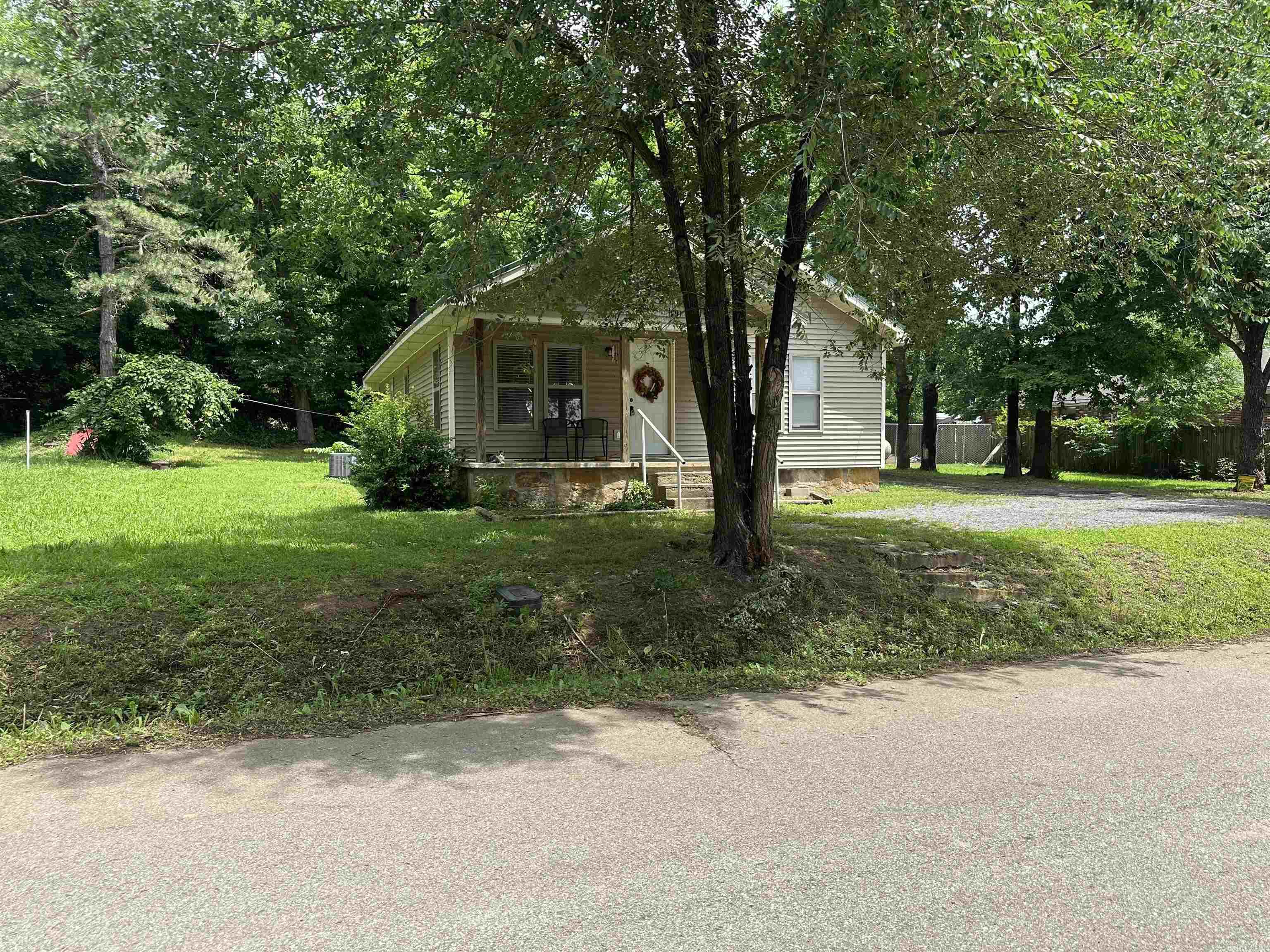 207  Spring St.  Marshall, AR