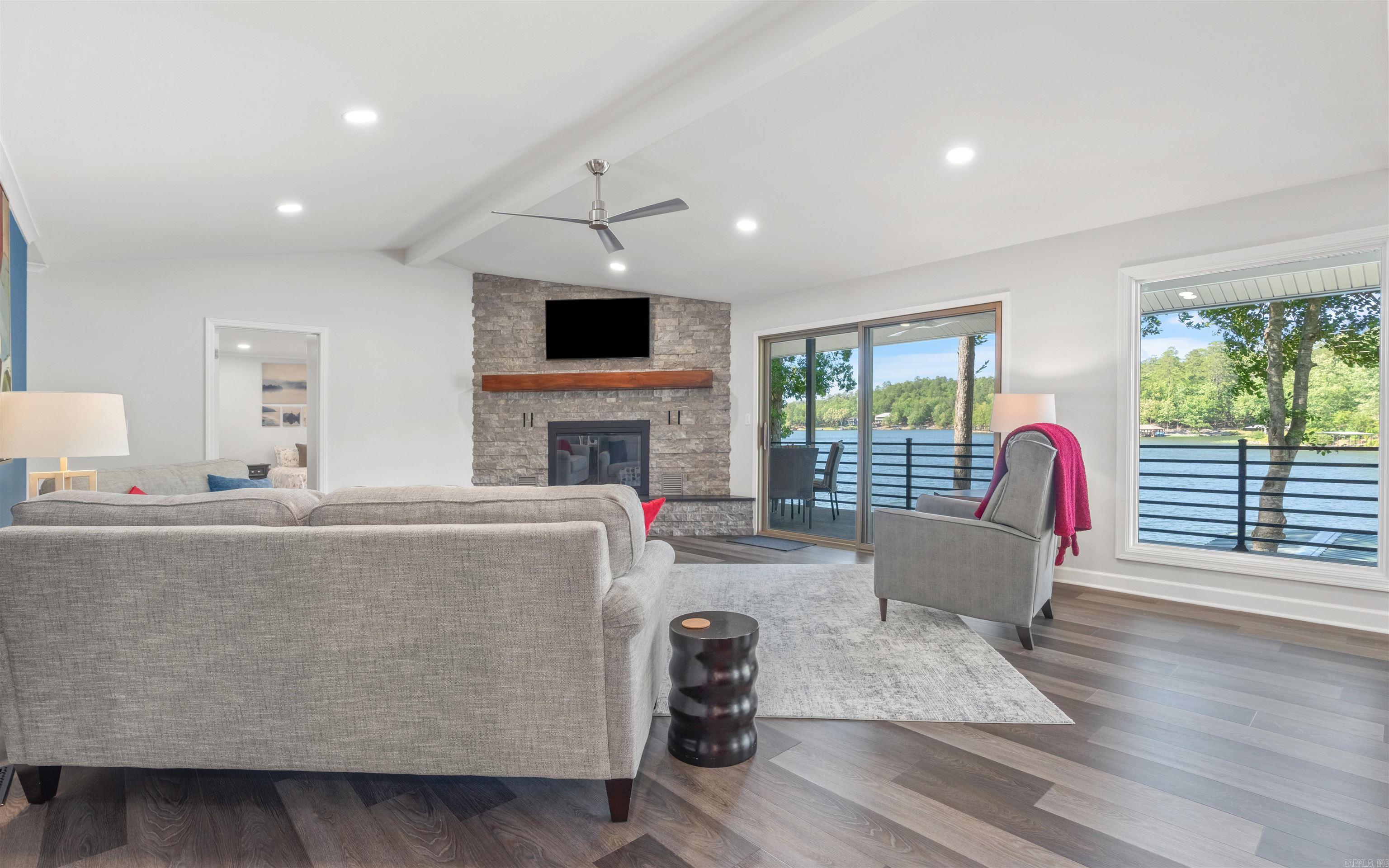 9 Llana  Hot Springs Village, AR