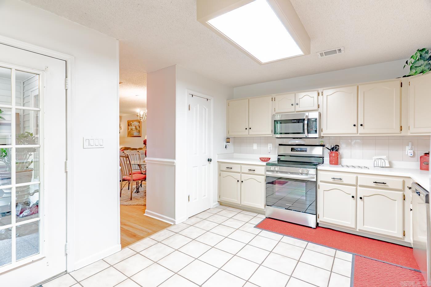 1207  Hunters Run  Jonesboro, AR