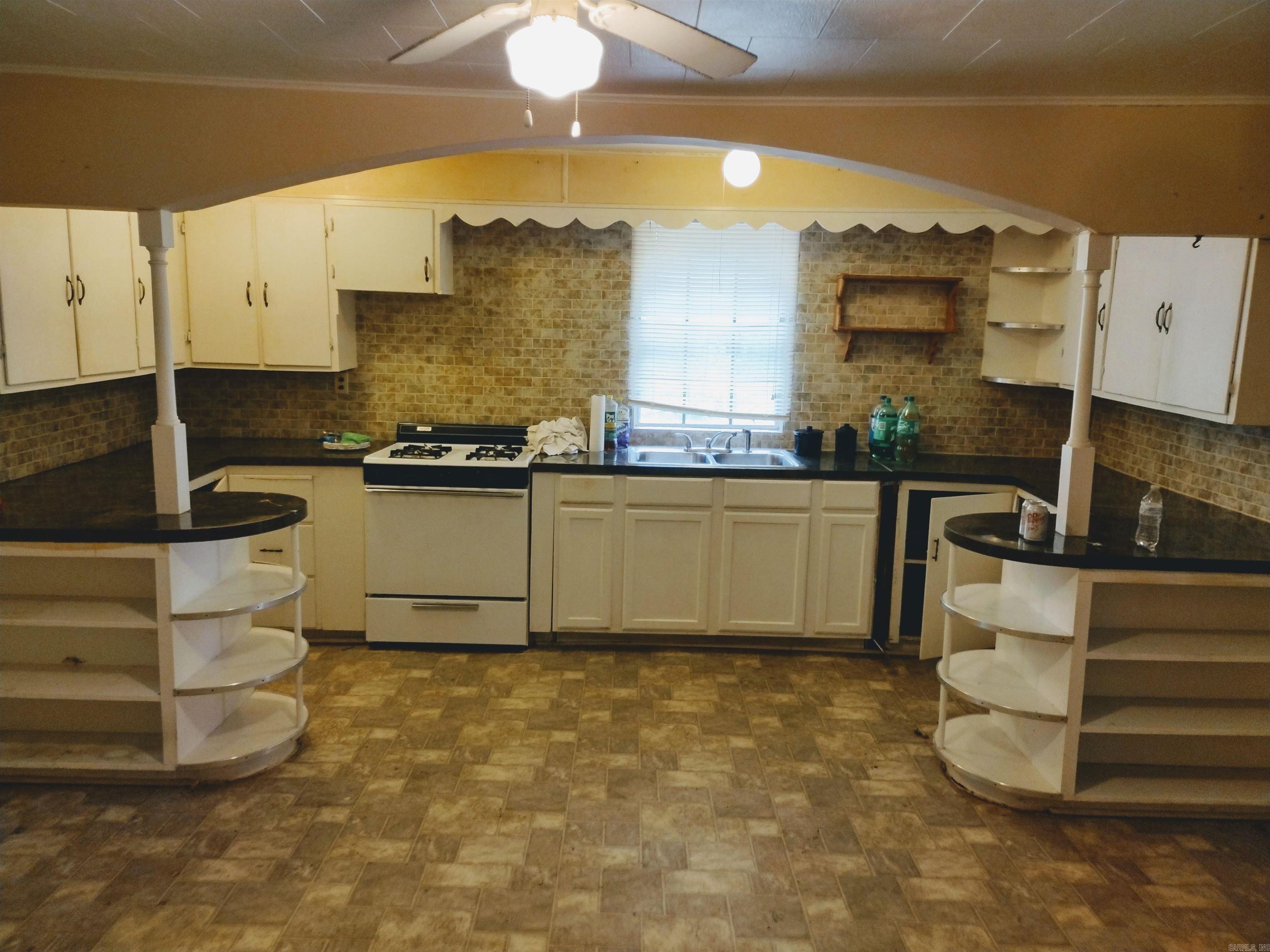 205  N Peabody  Mountain View, AR