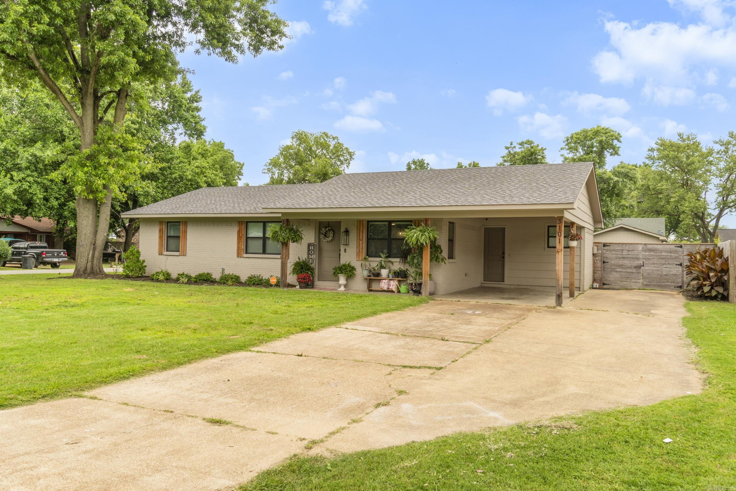 3101  Lax St  Newport, AR