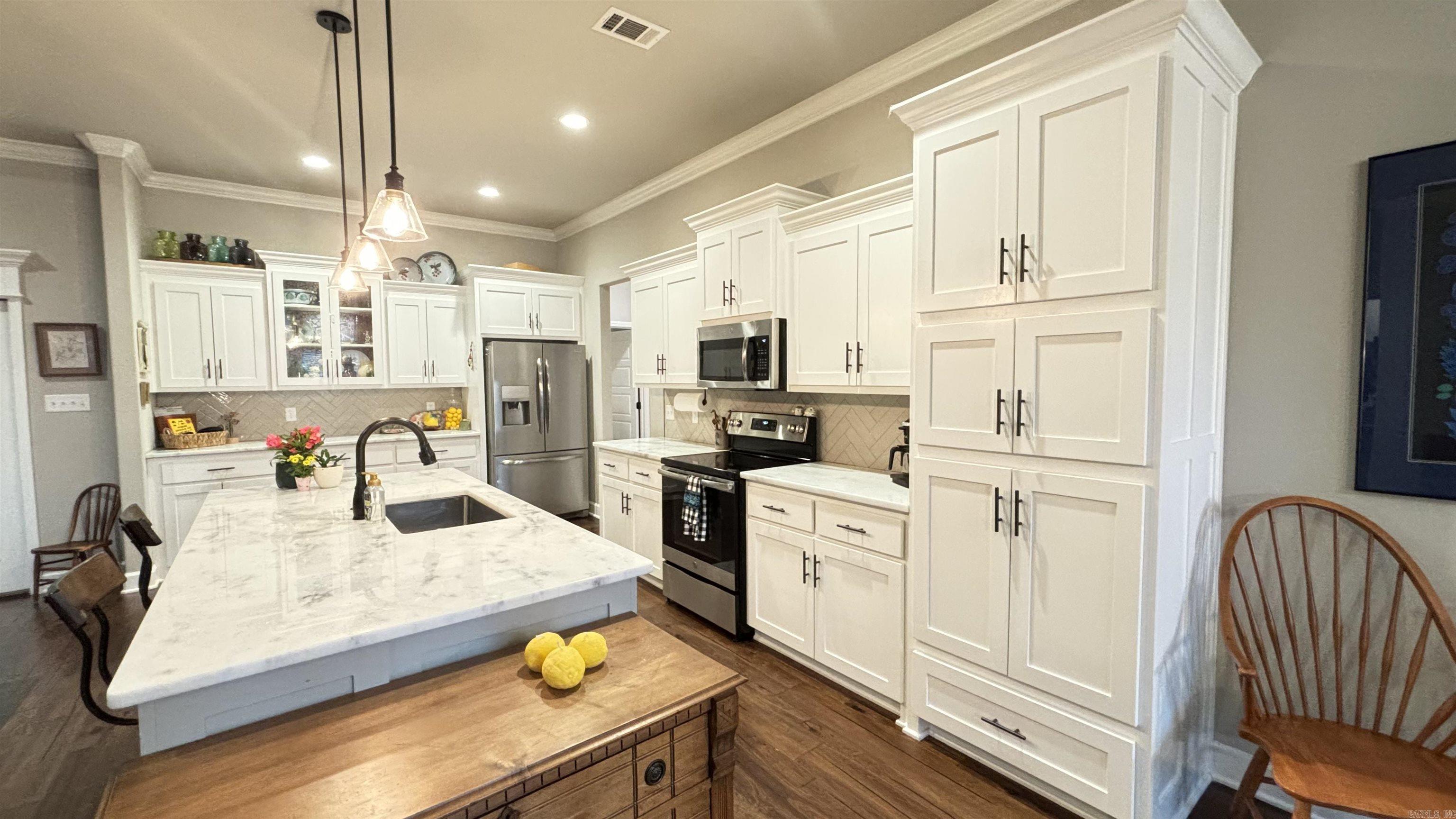 9040  Greenstone  Alexander, AR