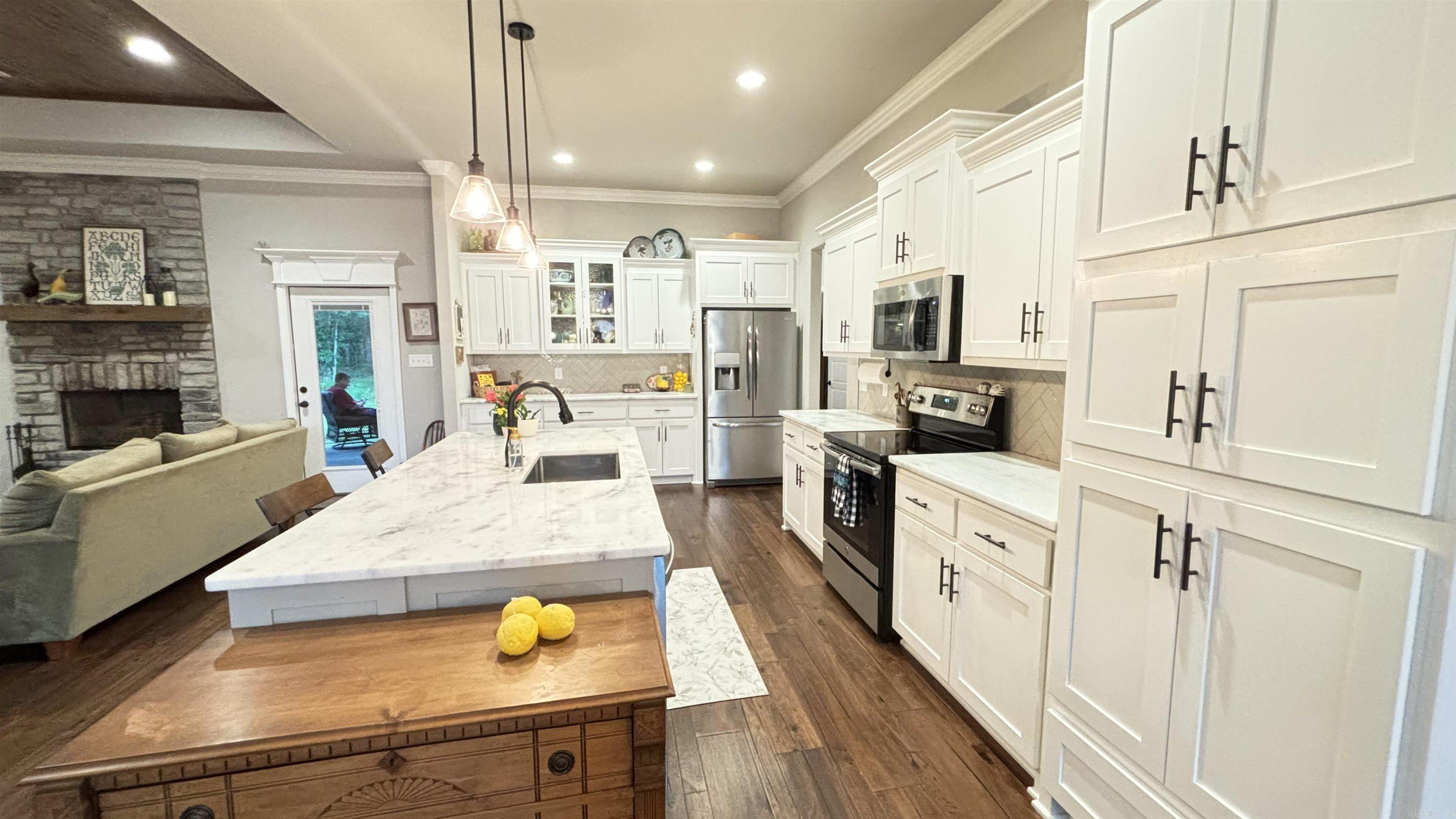 9040  Greenstone  Alexander, AR