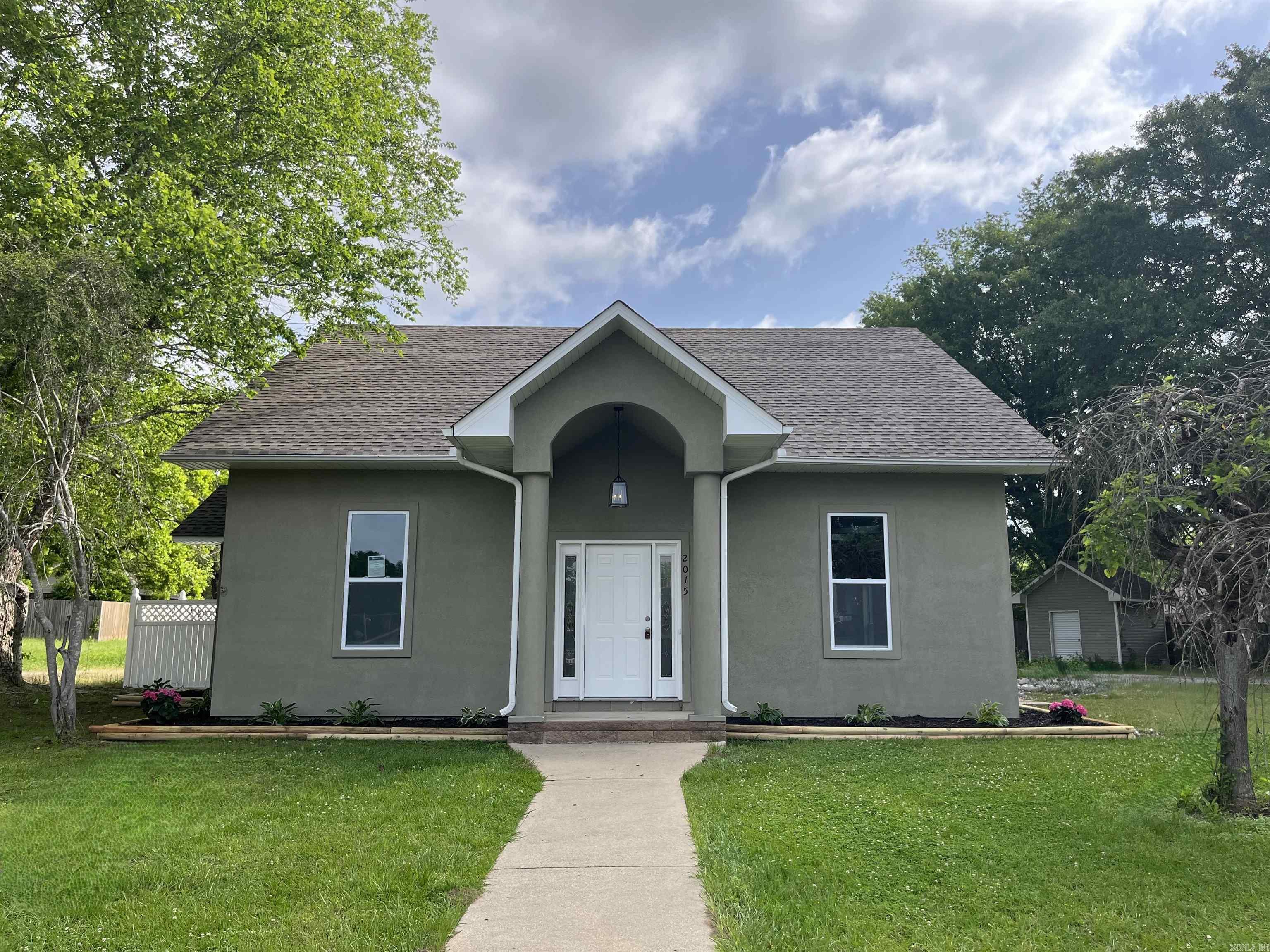 2015  Azalea Dr  Malvern, AR