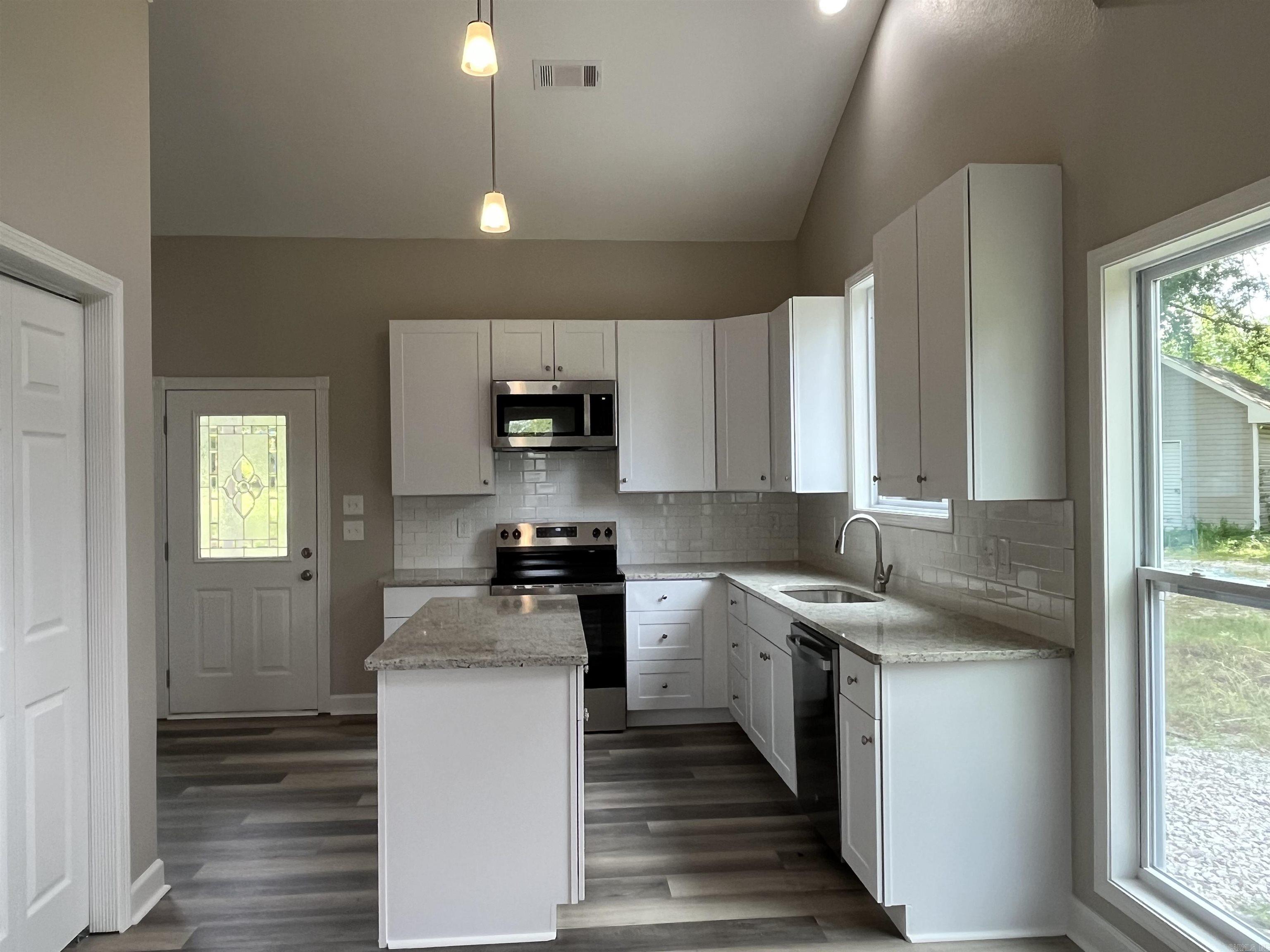 2015  Azalea Dr  Malvern, AR