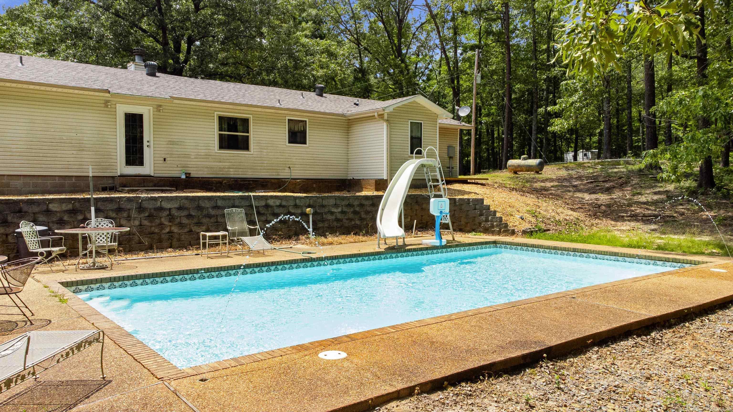 8100  Oakview  Hensley, AR
