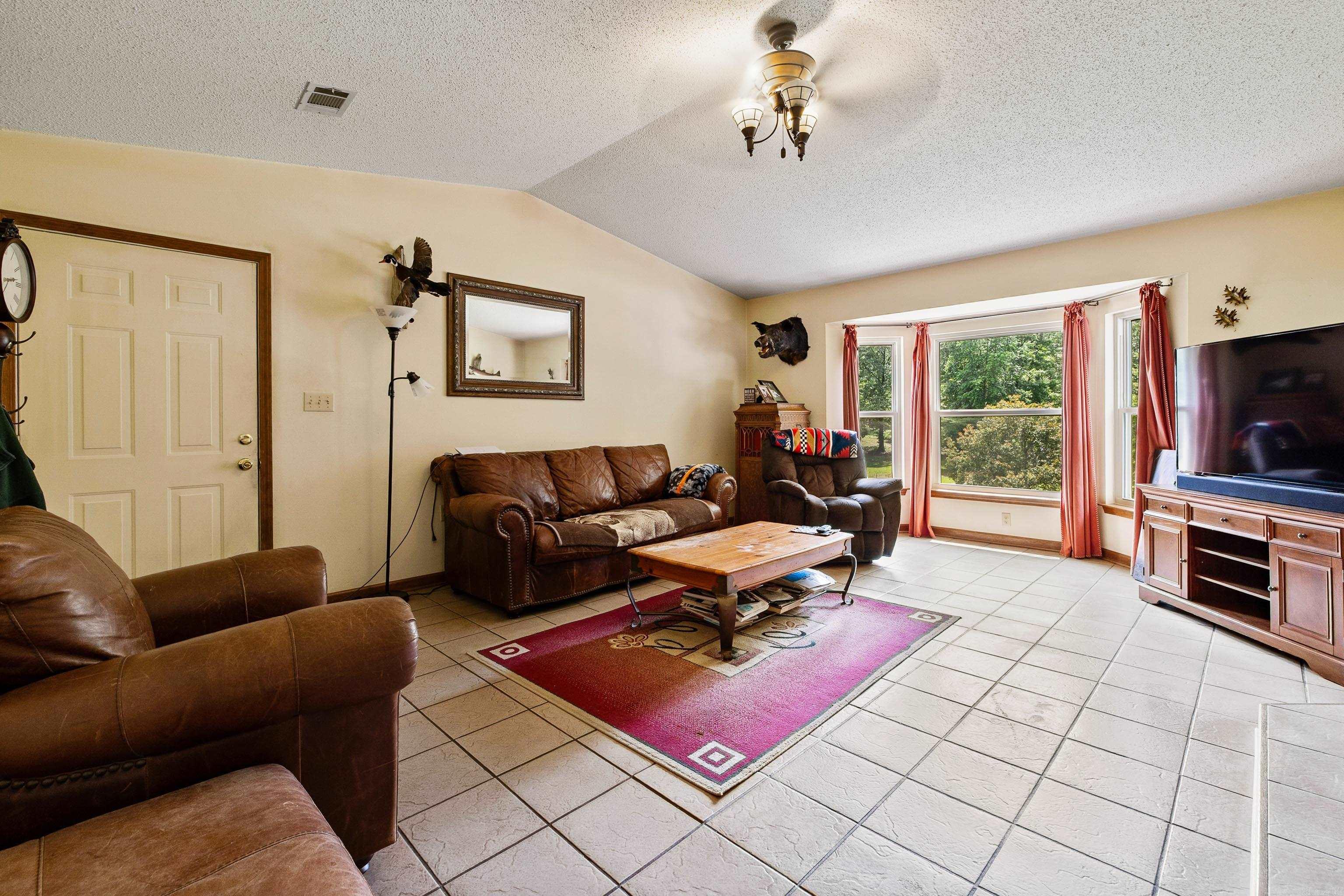 8100  Oakview  Hensley, AR