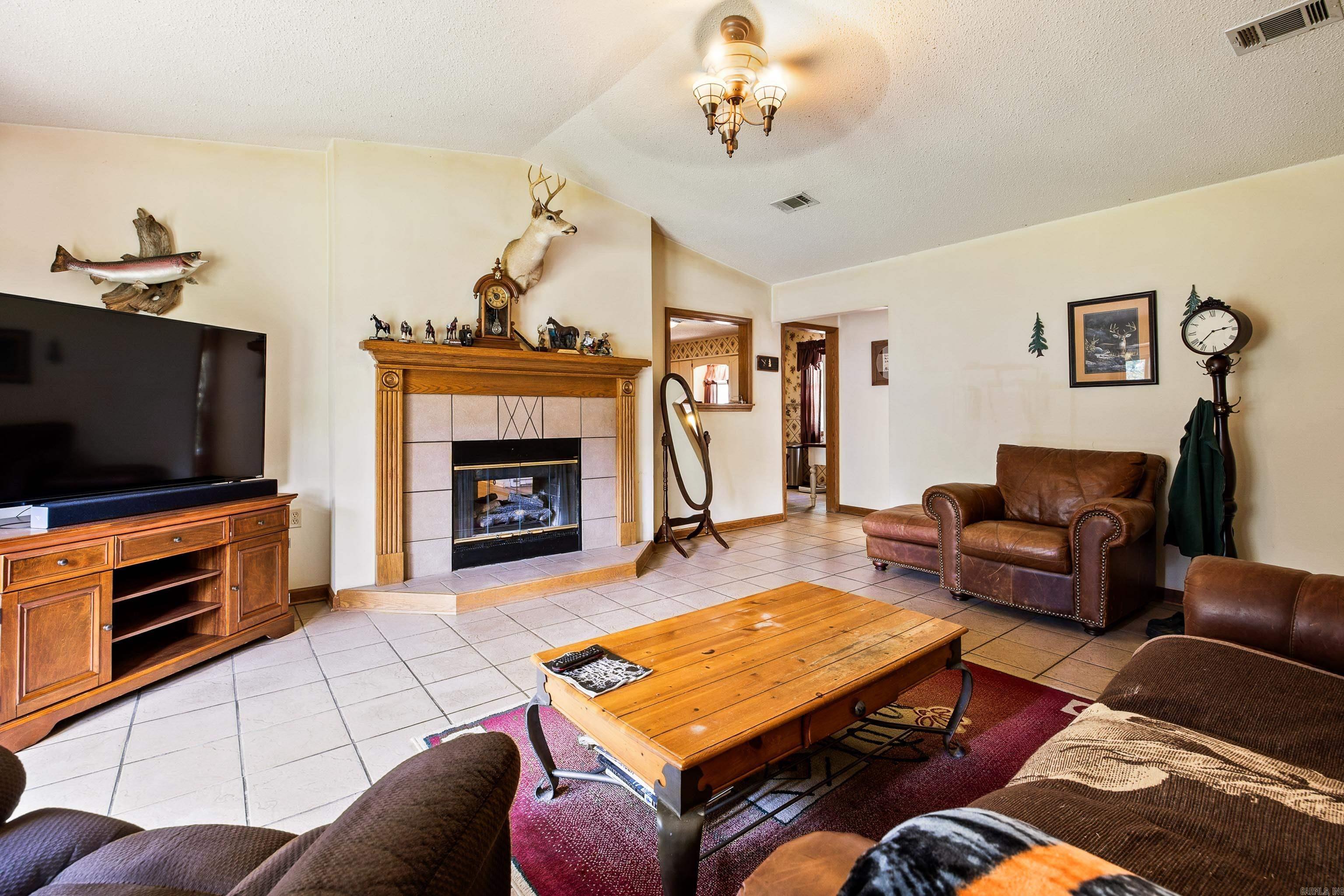 8100  Oakview  Hensley, AR
