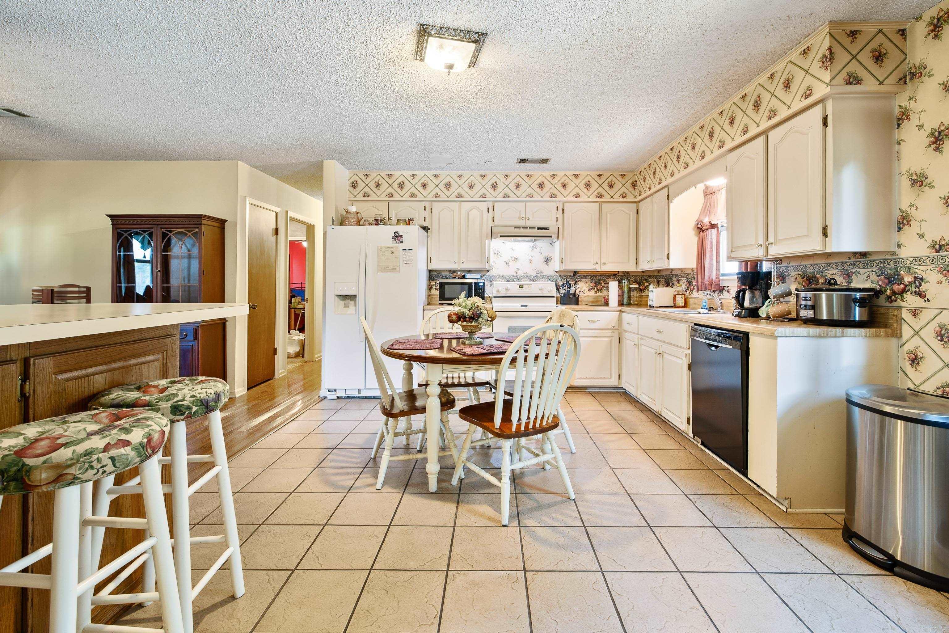 8100  Oakview  Hensley, AR