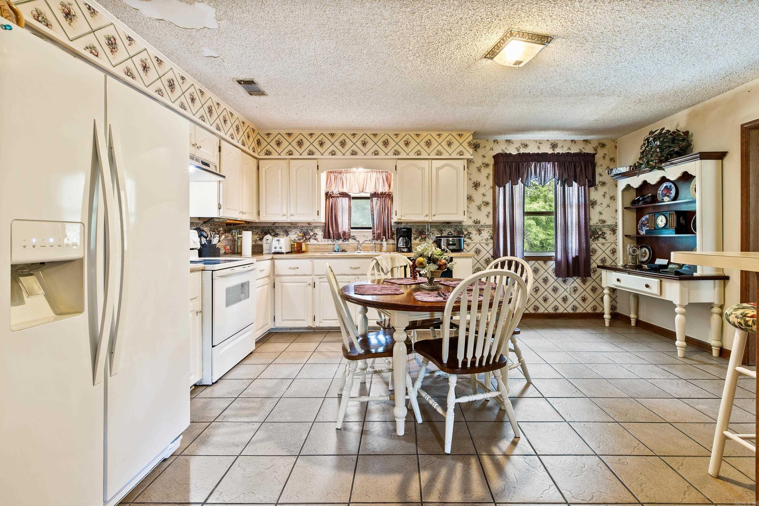 8100  Oakview  Hensley, AR
