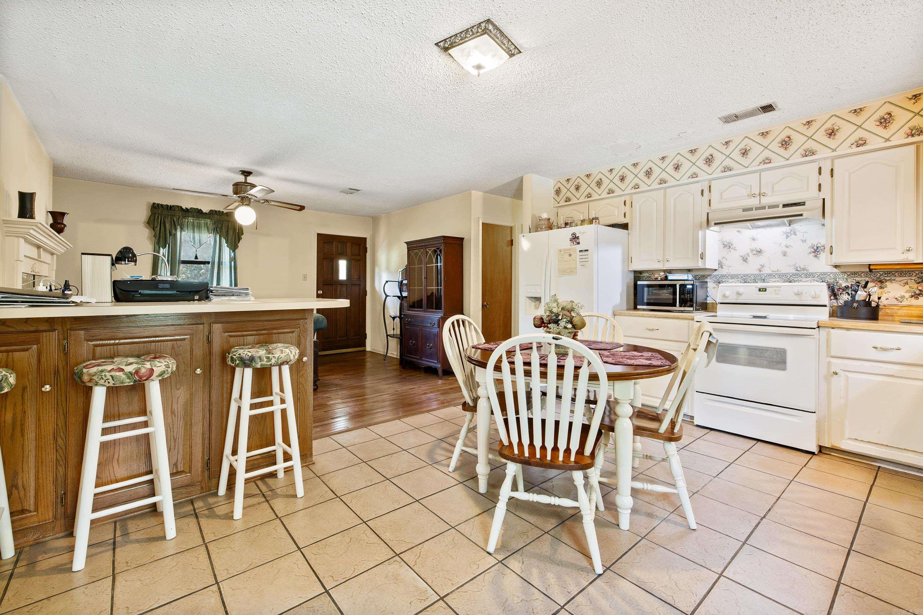 8100  Oakview  Hensley, AR