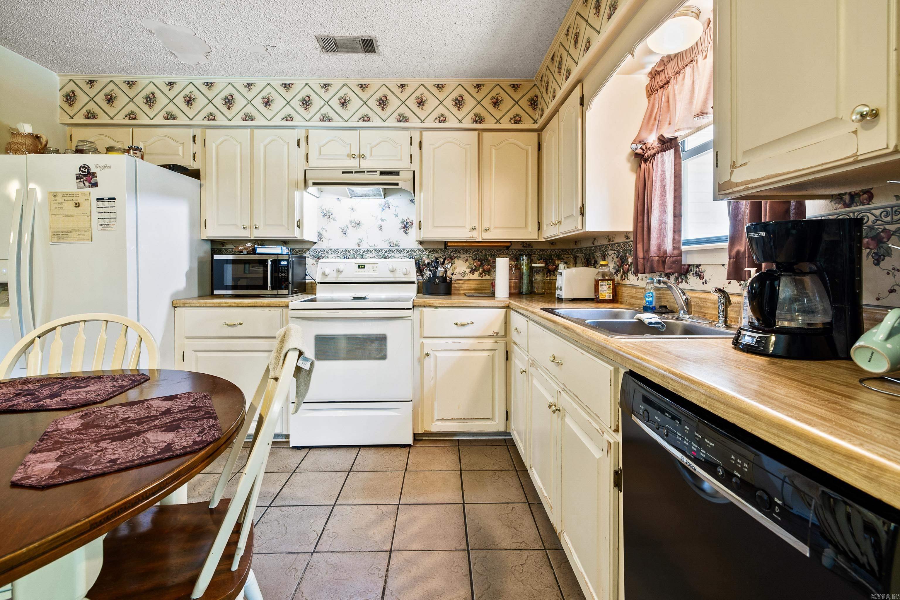 8100  Oakview  Hensley, AR