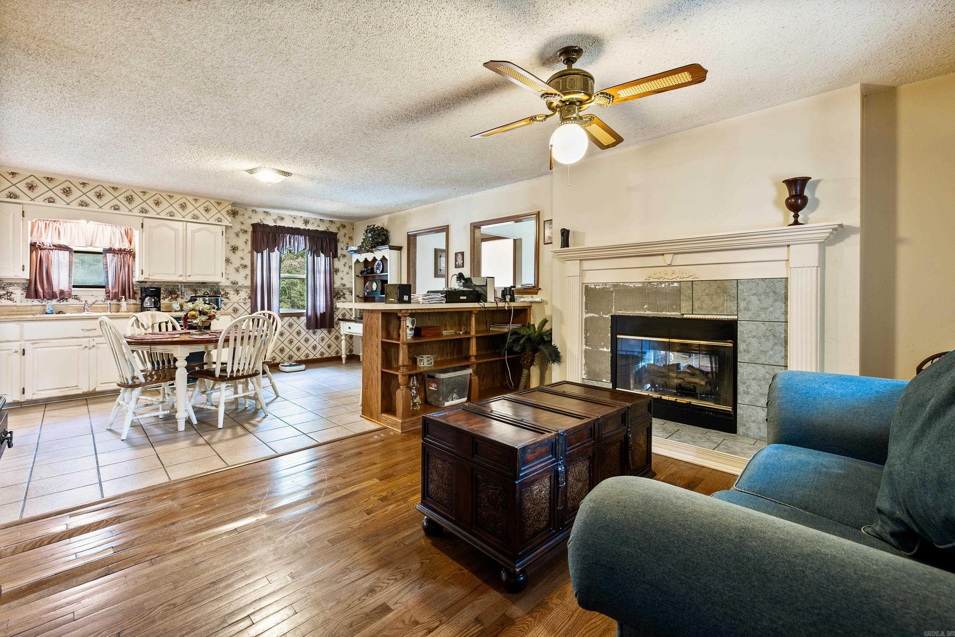 8100  Oakview  Hensley, AR