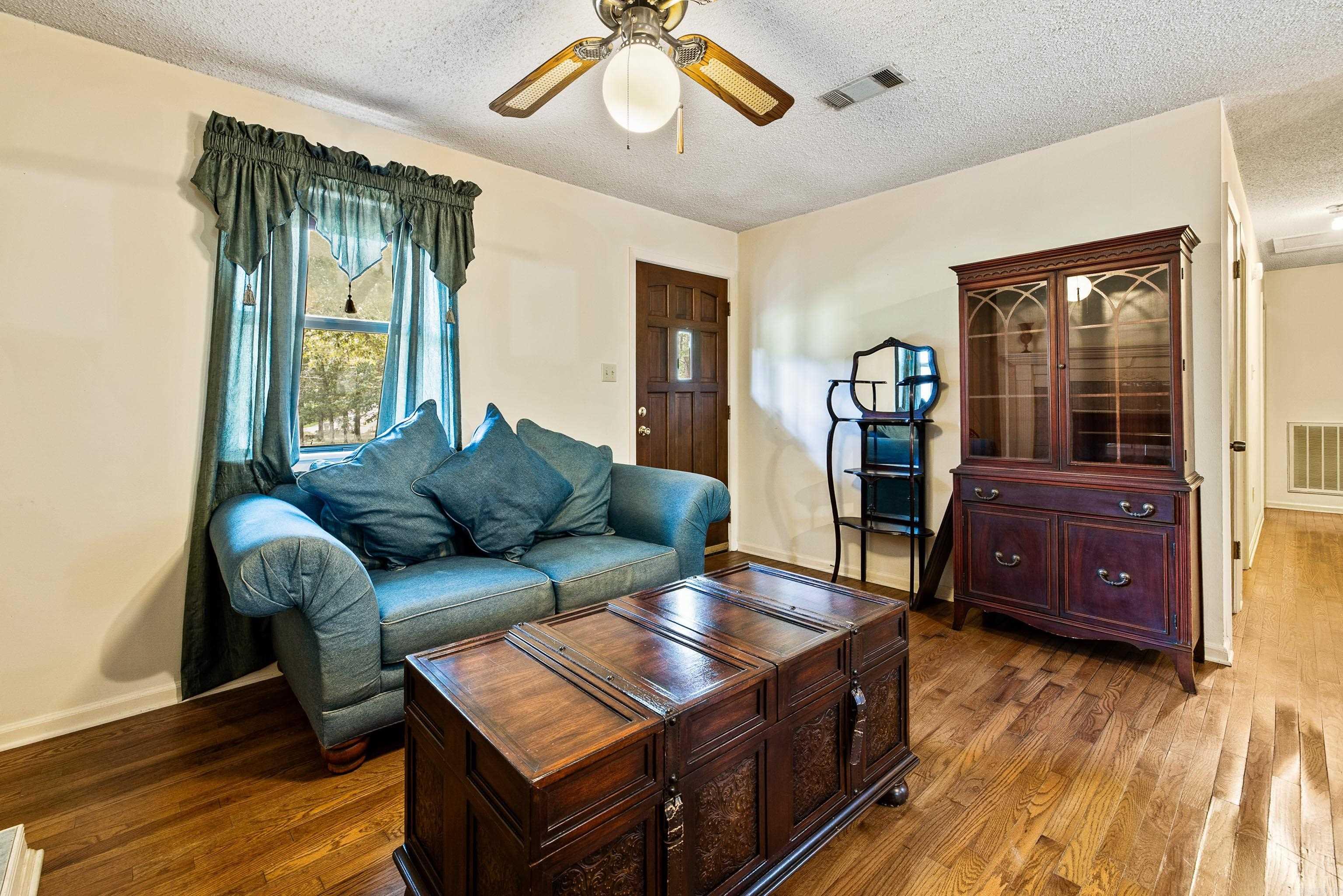 8100  Oakview  Hensley, AR