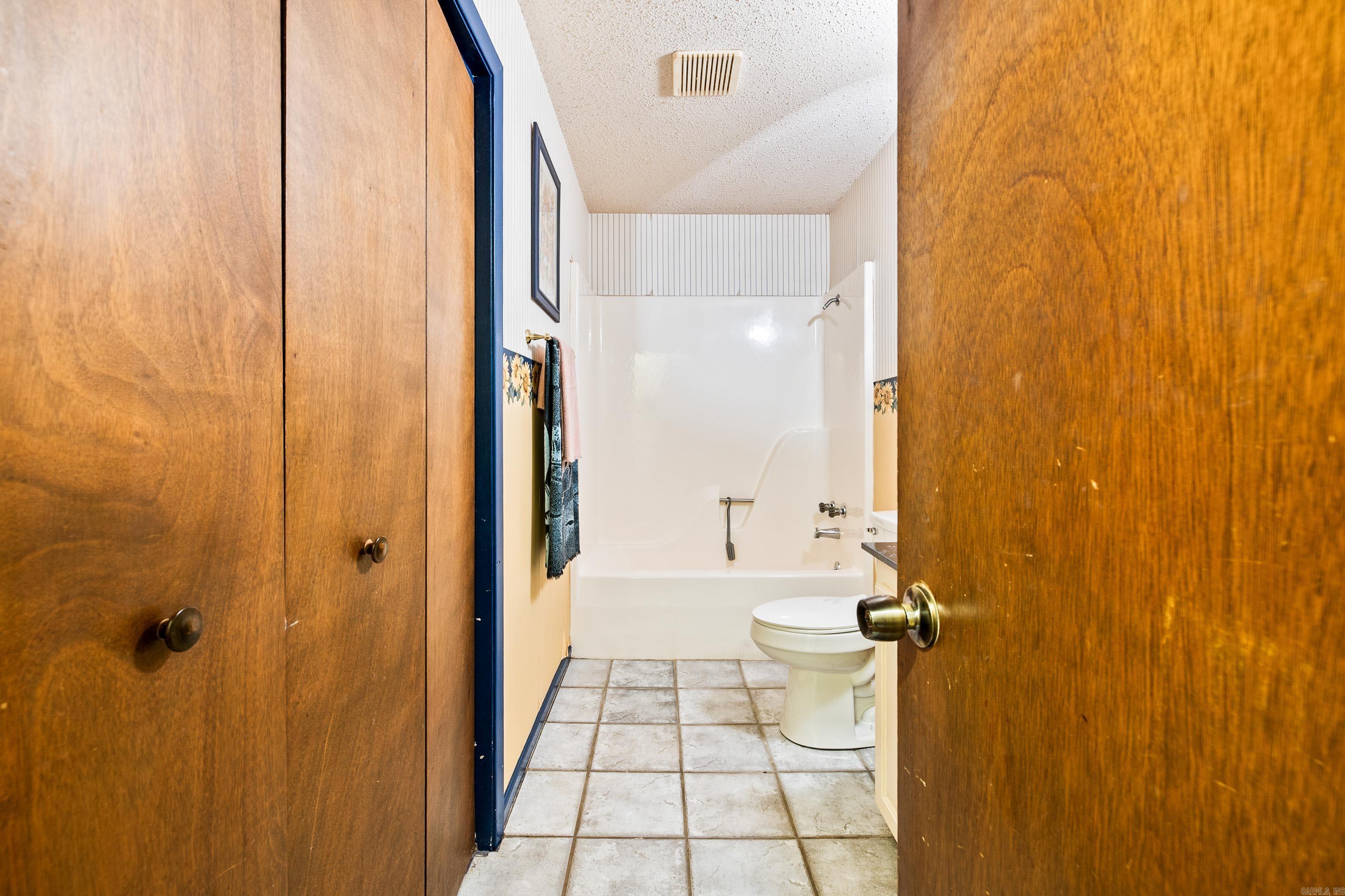 8100  Oakview  Hensley, AR