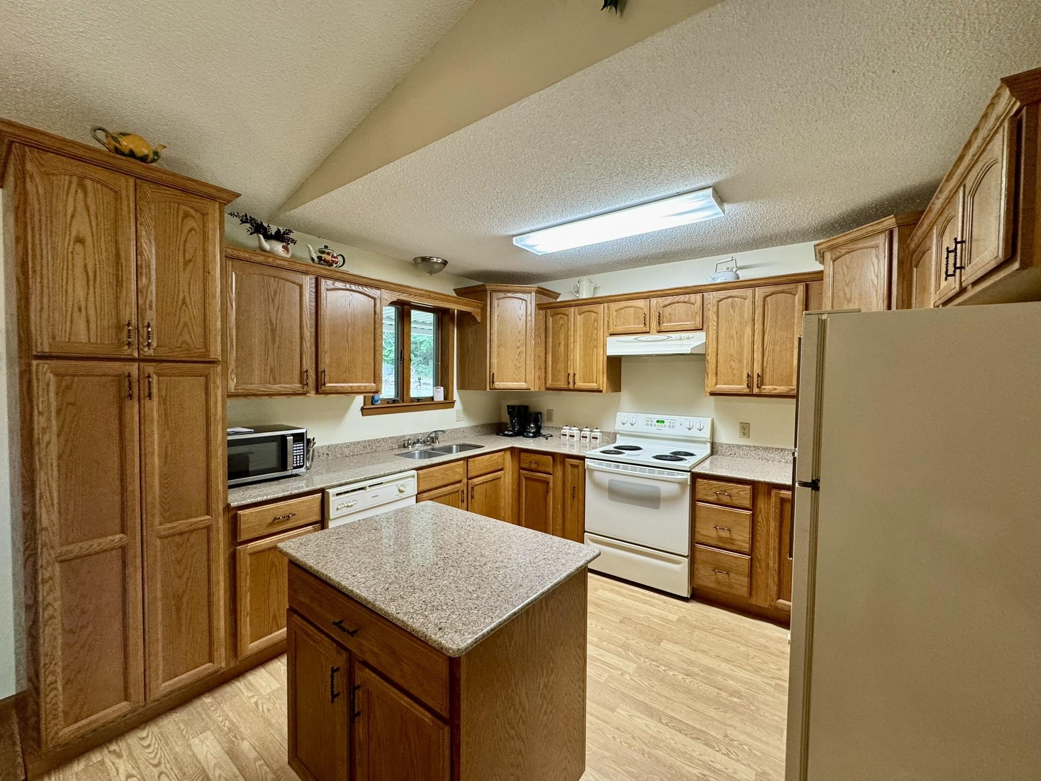 303  Bluffs Drive  Mountain View, AR